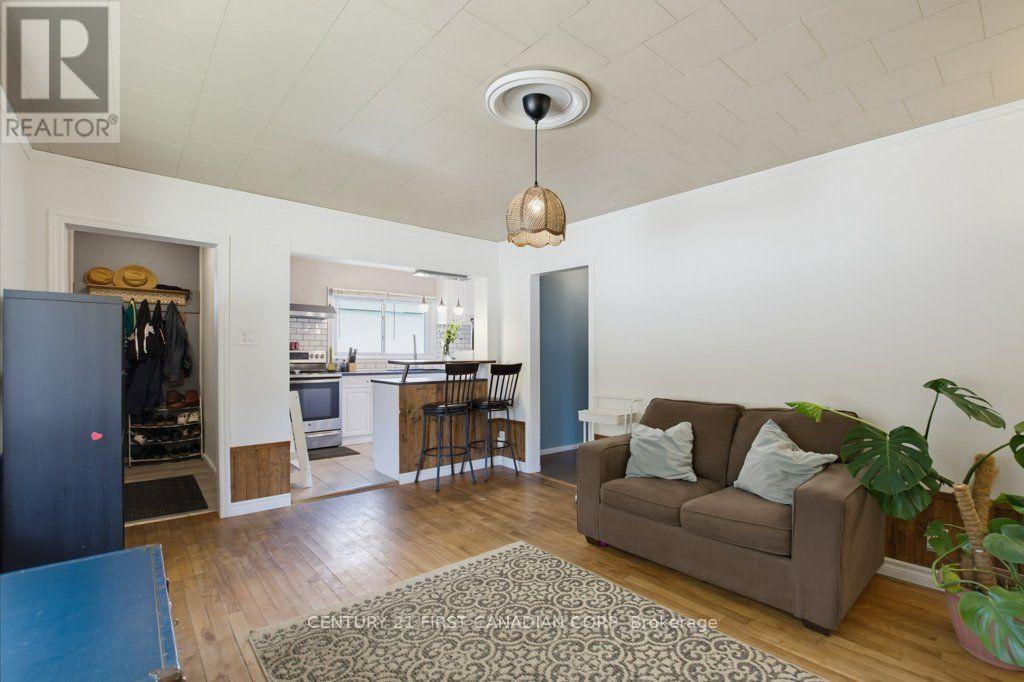 3 PARKSIDE DRIVE - 10