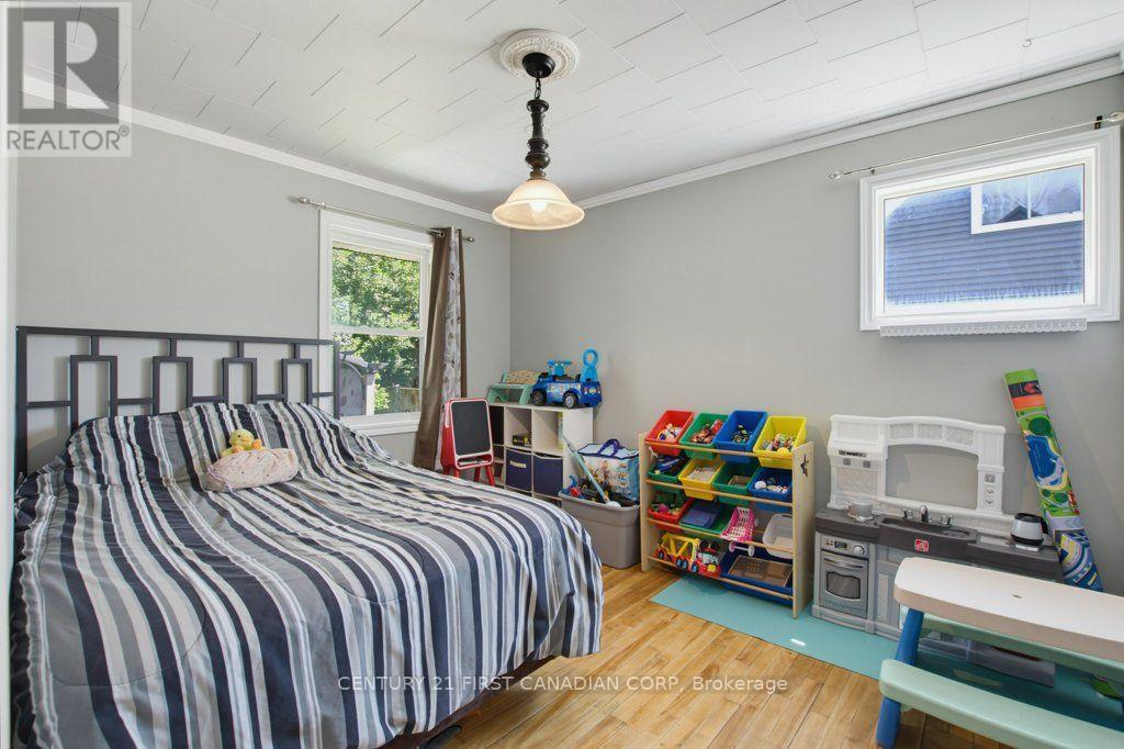 3 PARKSIDE DRIVE - 15