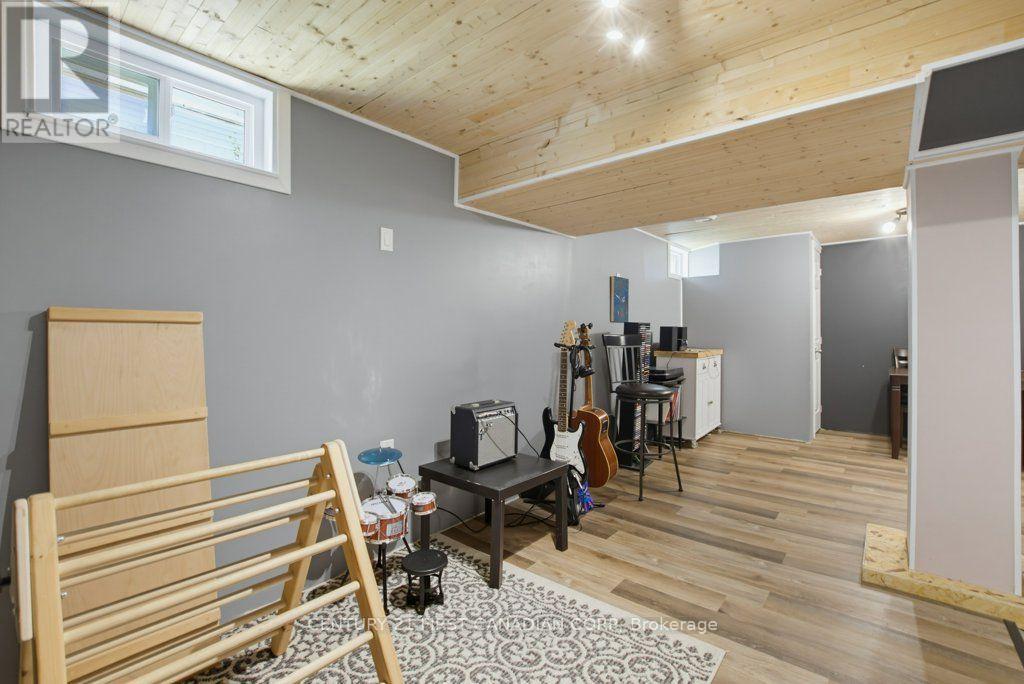 3 PARKSIDE DRIVE - 23