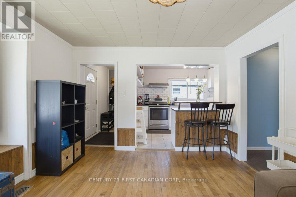 3 PARKSIDE DRIVE - 9