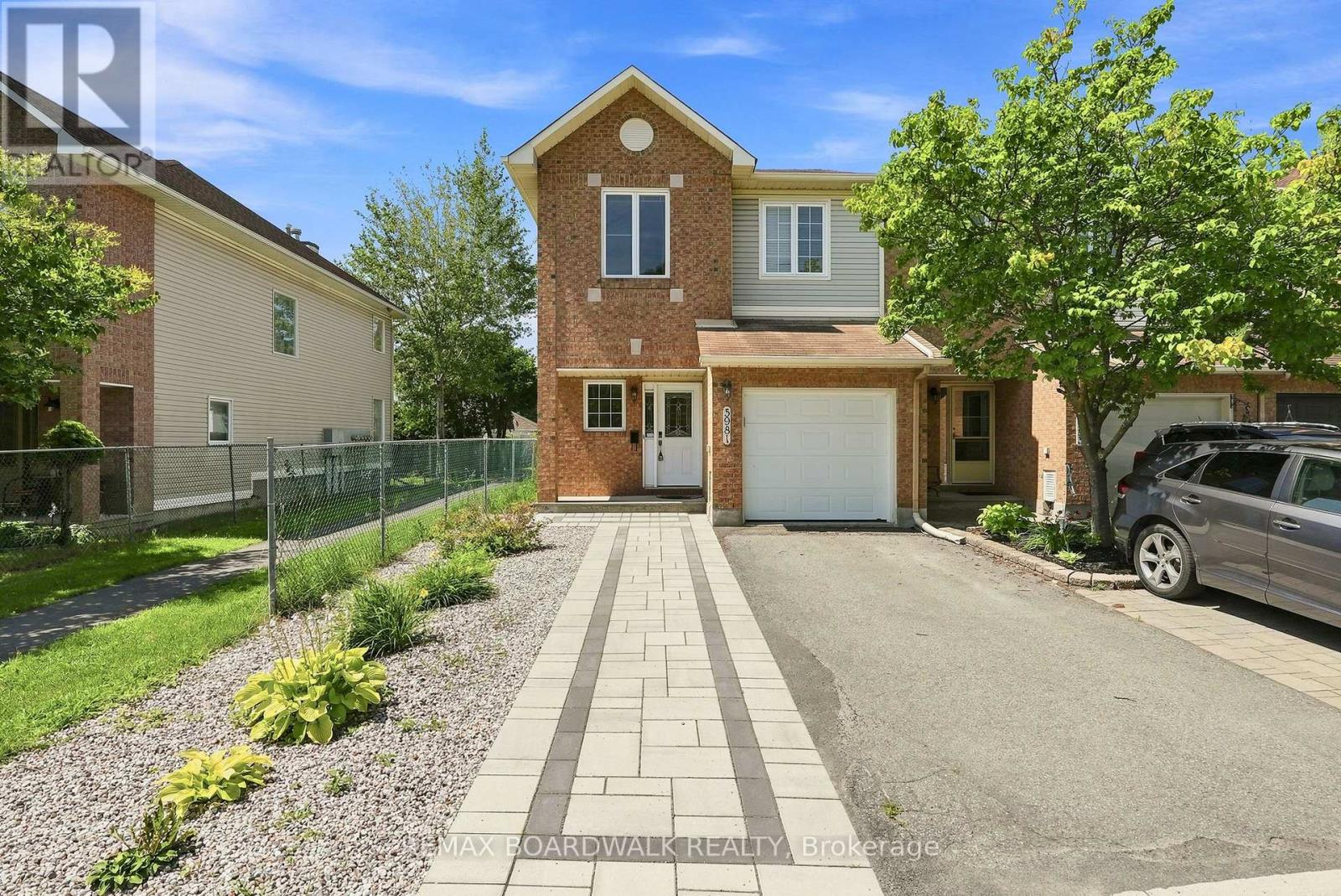 5981 PINEGLADE CRESCENT - 1