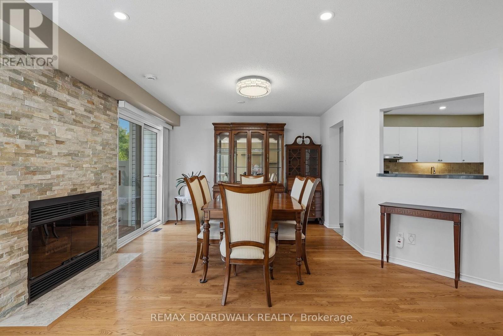 5981 PINEGLADE CRESCENT - 13