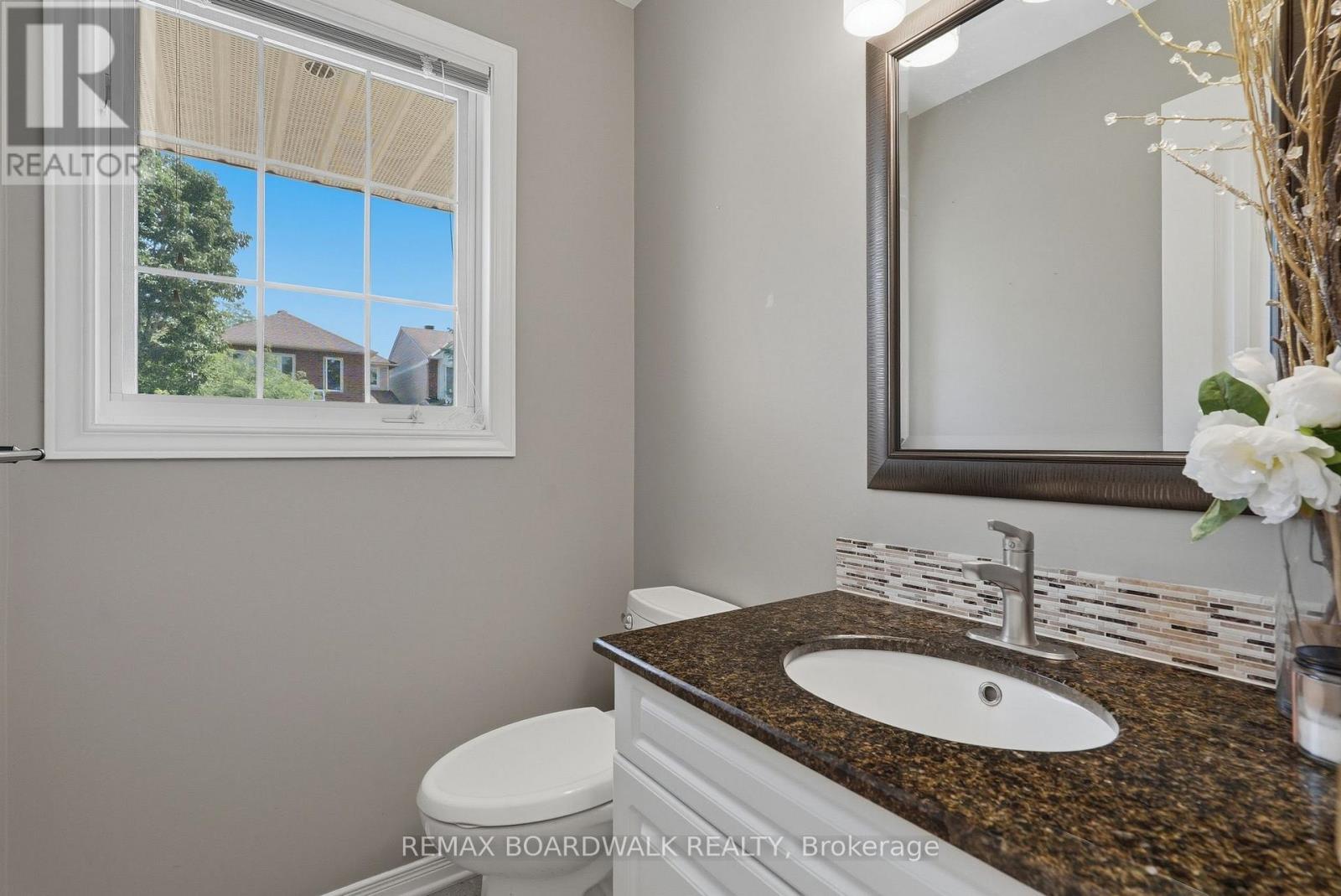 5981 PINEGLADE CRESCENT - 16