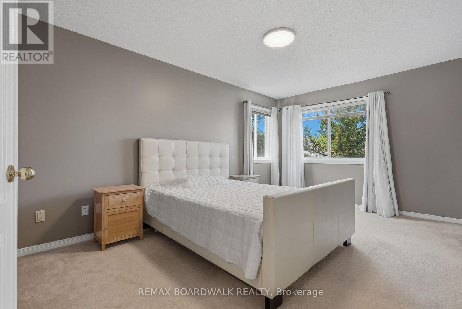 5981 PINEGLADE CRESCENT - 18