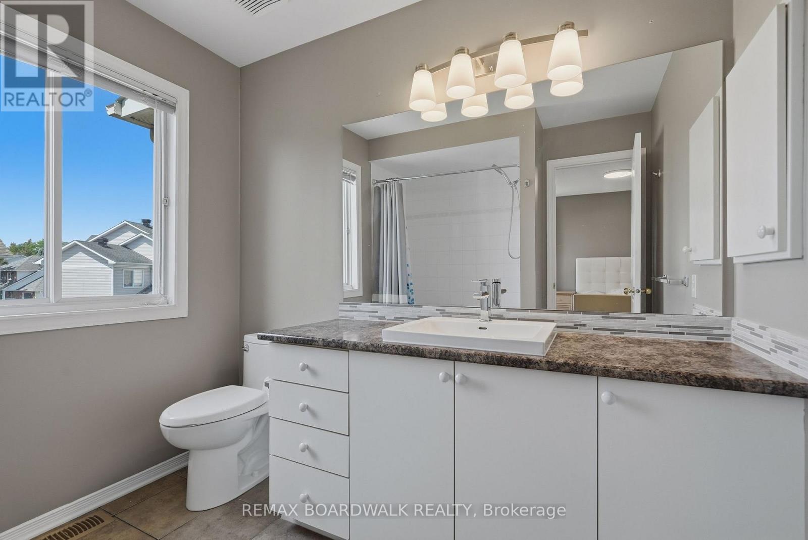 5981 PINEGLADE CRESCENT - 21
