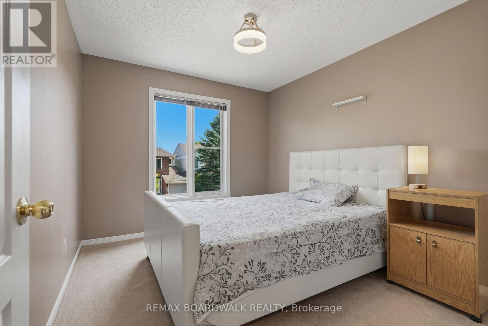 5981 PINEGLADE CRESCENT - 23