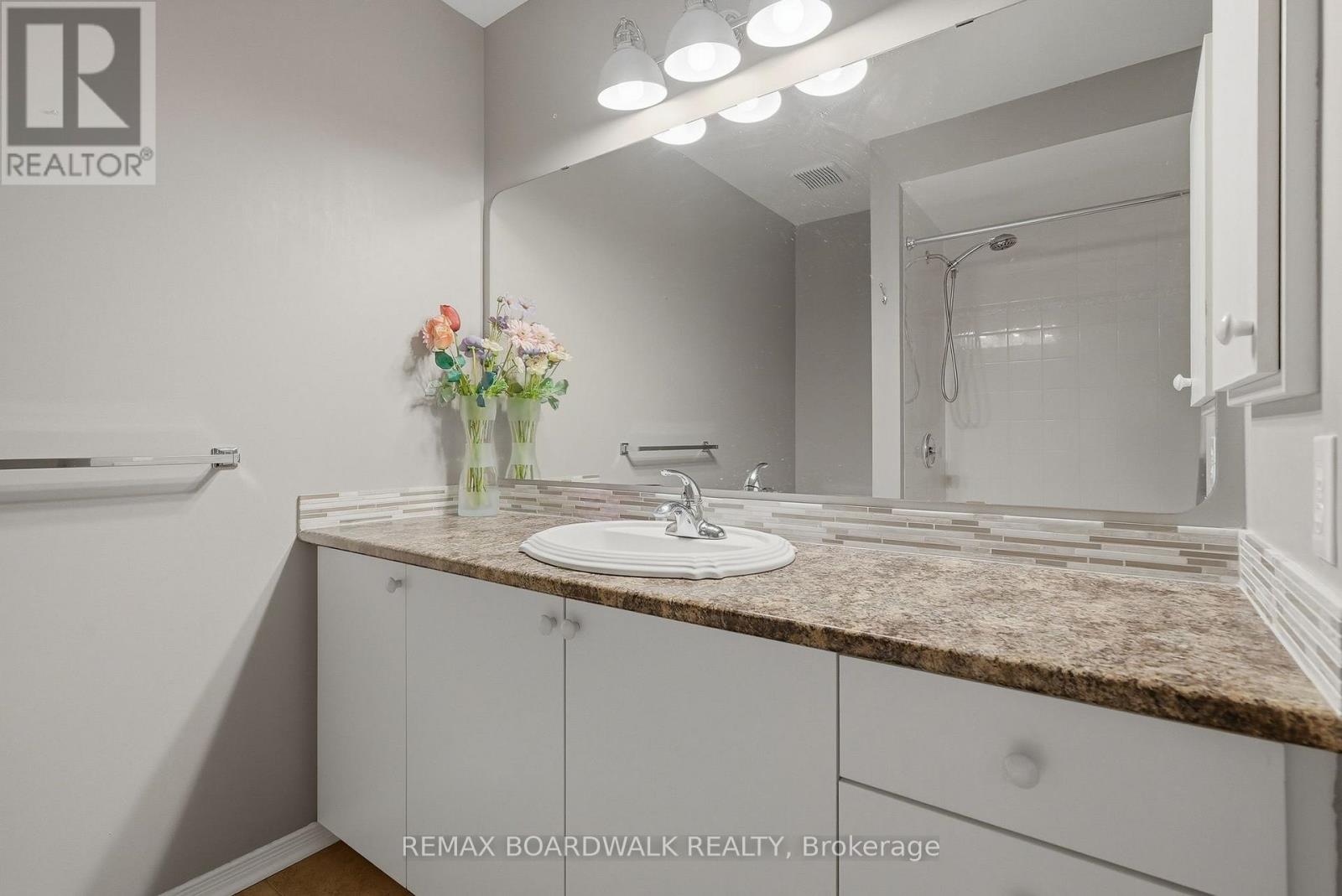 5981 PINEGLADE CRESCENT - 24