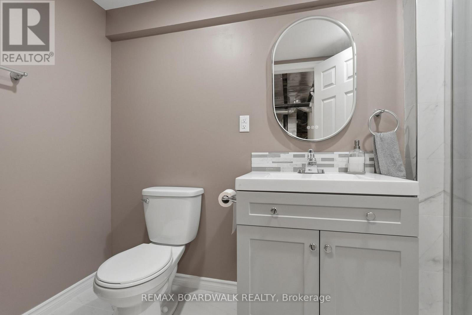 5981 PINEGLADE CRESCENT - 29
