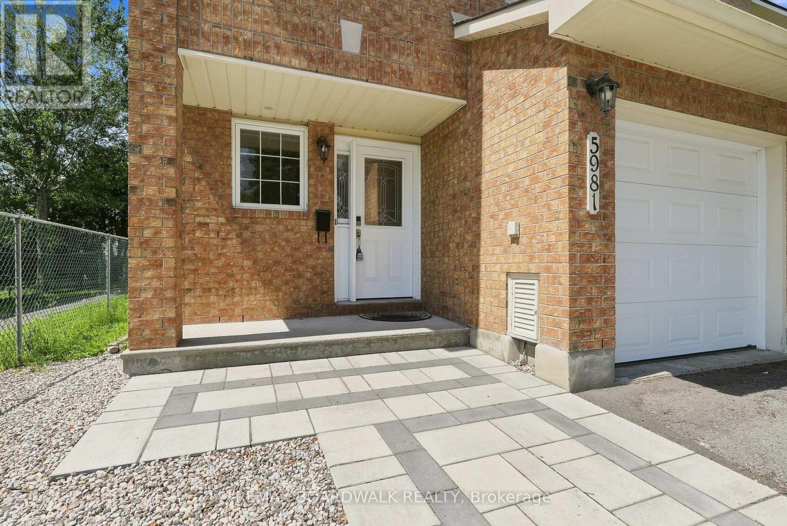 5981 PINEGLADE CRESCENT - 3