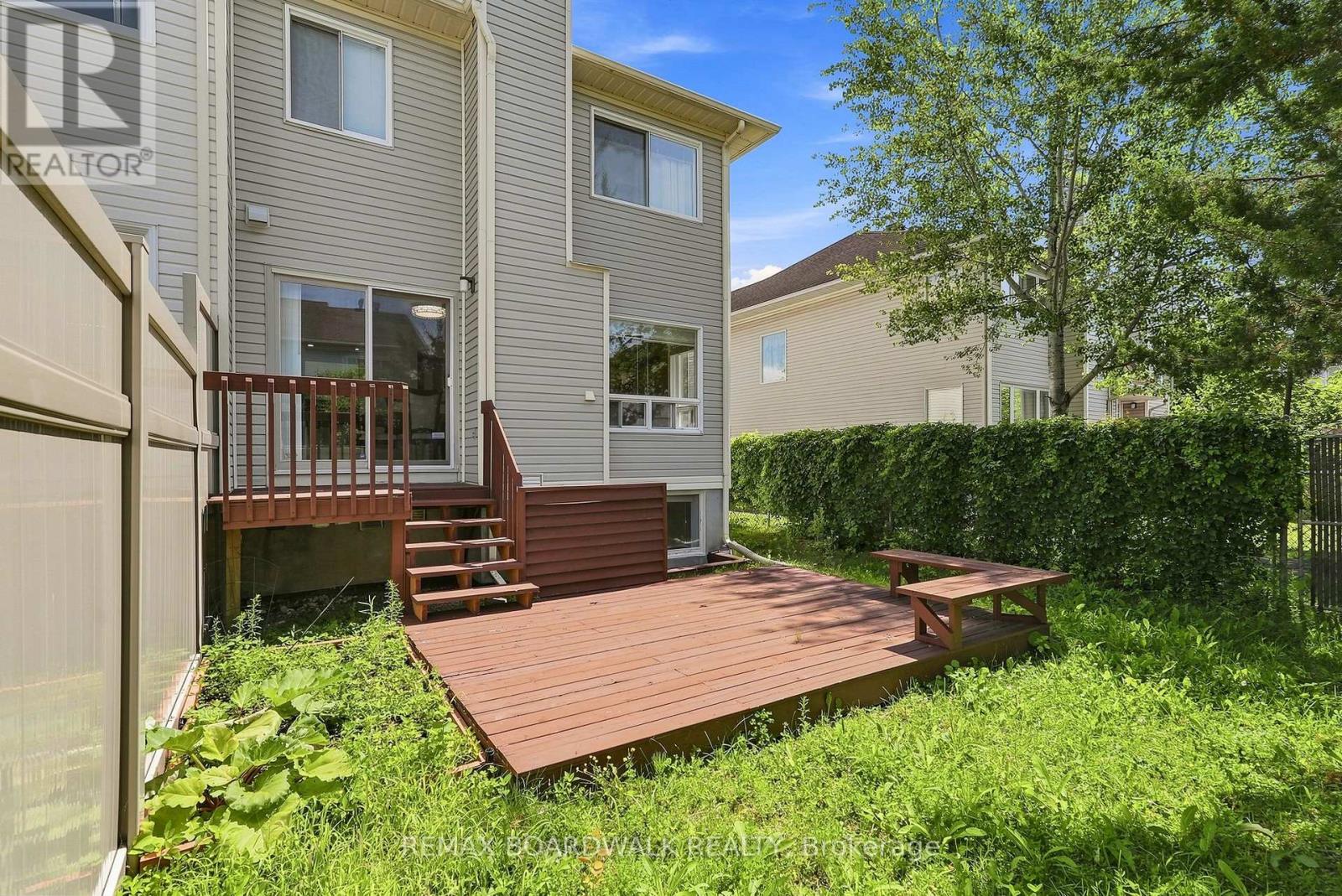 5981 PINEGLADE CRESCENT - 34