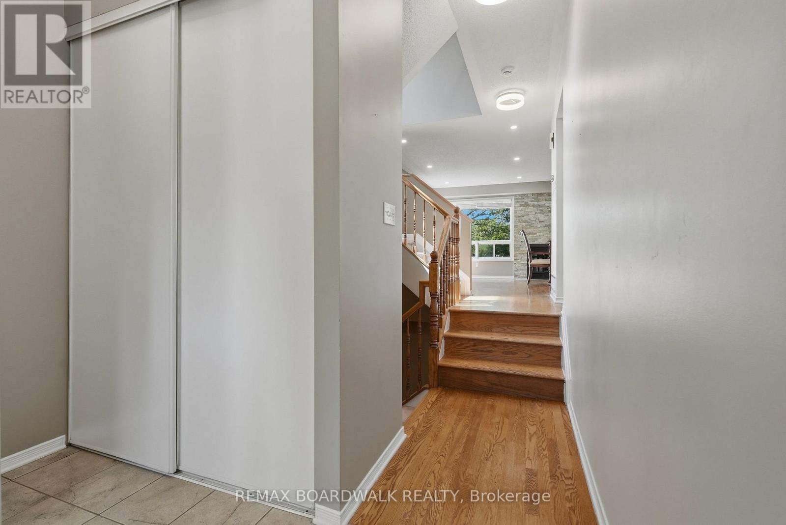 5981 PINEGLADE CRESCENT - 5