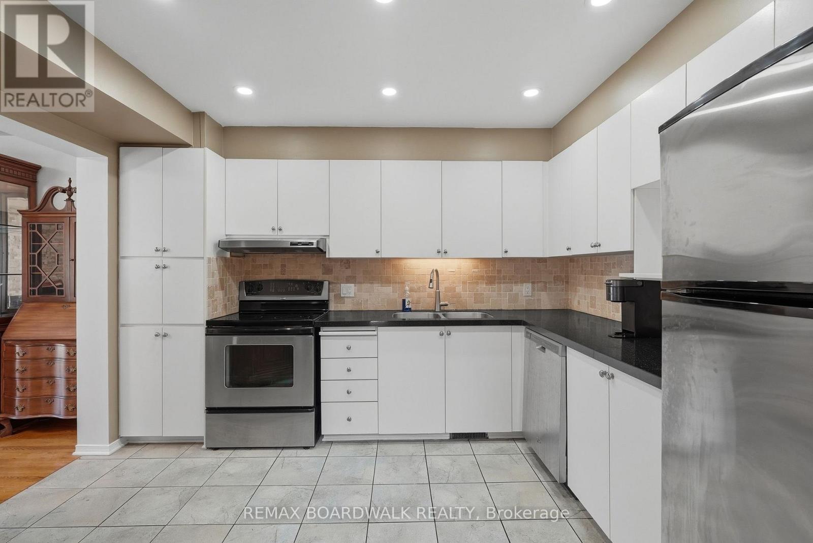 5981 PINEGLADE CRESCENT - 7