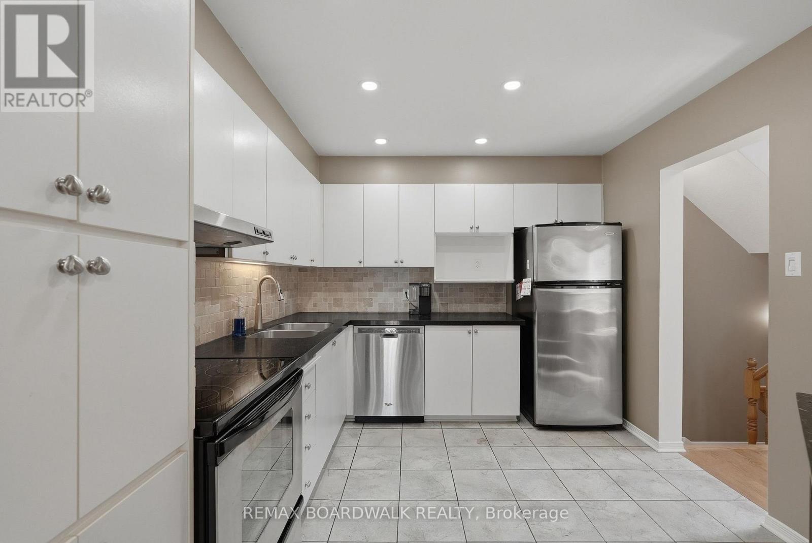 5981 PINEGLADE CRESCENT - 8