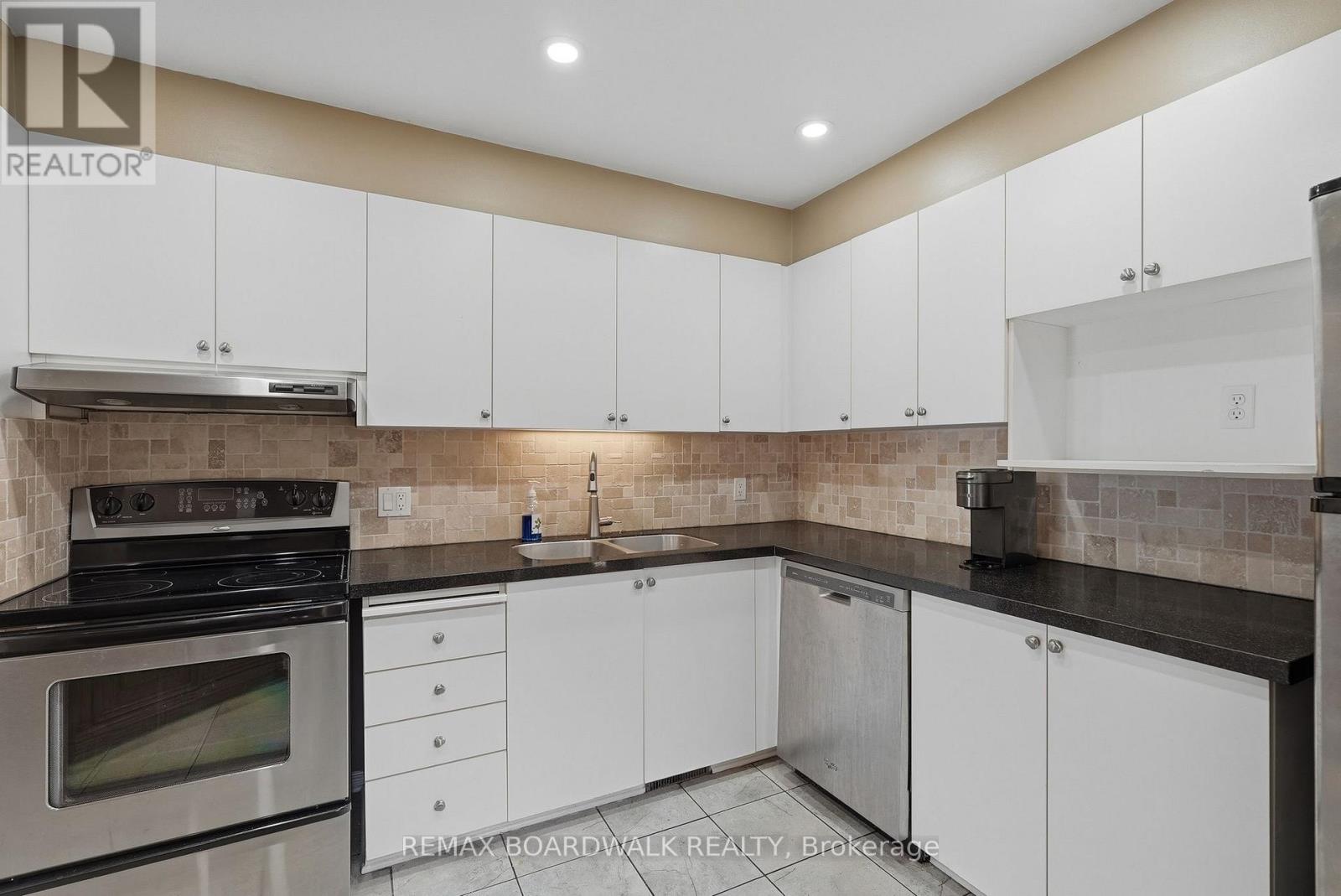 5981 PINEGLADE CRESCENT - 9