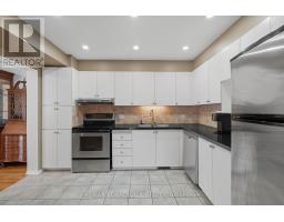 Kitchen - 5981 Pineglade Crescent, Ottawa, ON K1W1G7 Photo 7