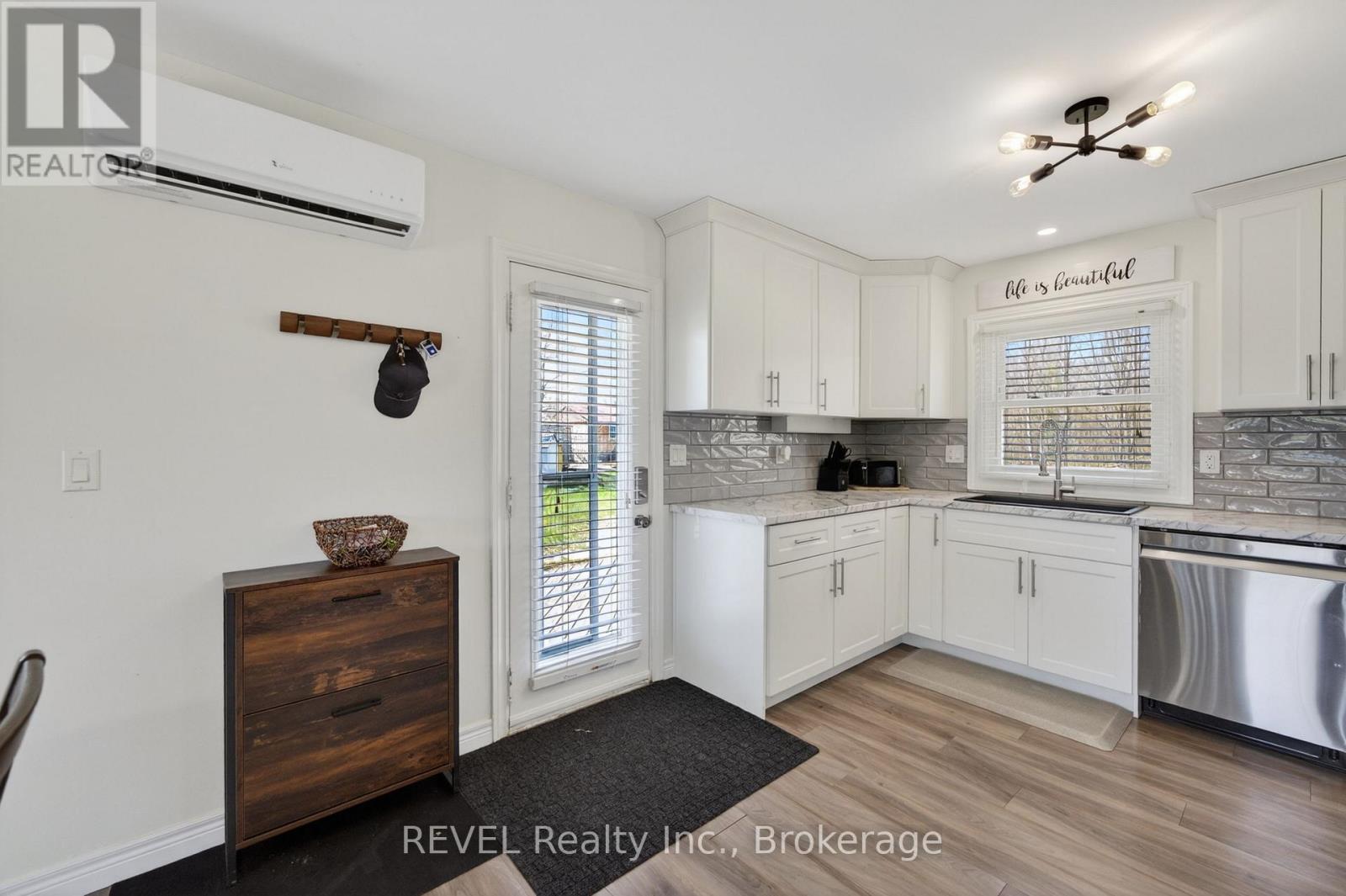 11 WALTER DRIVE - 6