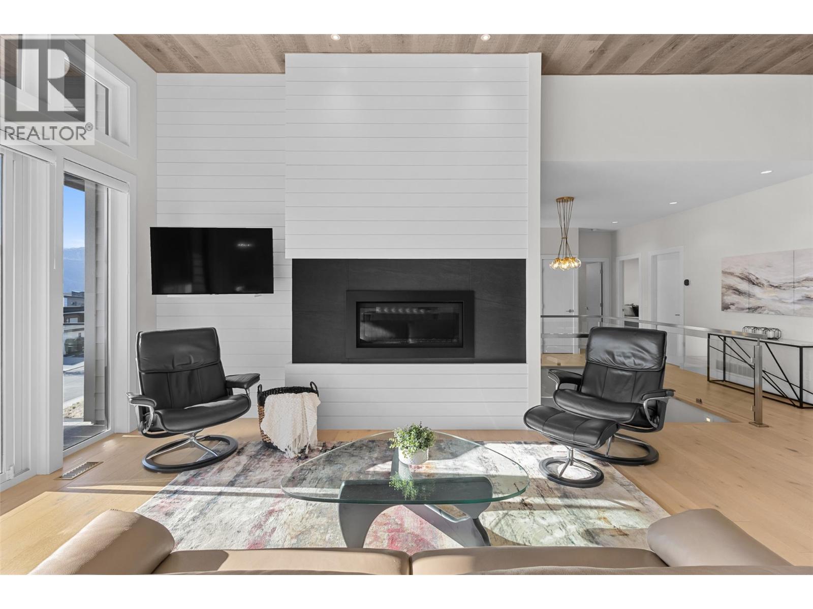 9438 Ledgestone Road, Lake Country