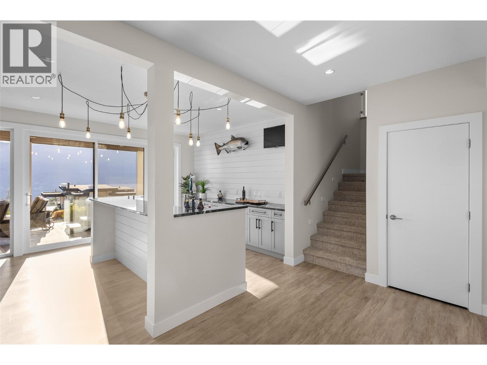9438 Ledgestone Road, Lake Country