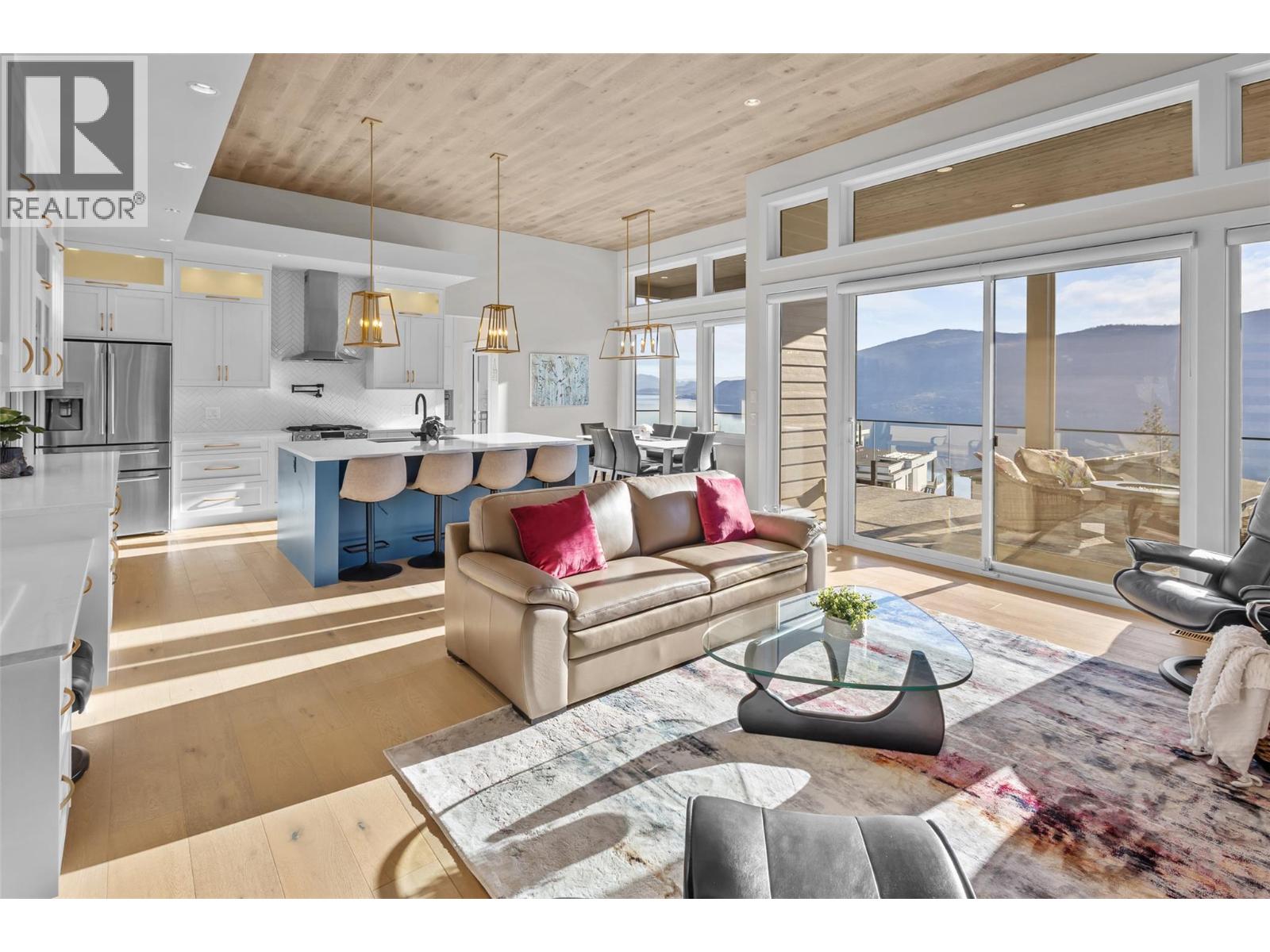 9438 Ledgestone Road, Lake Country