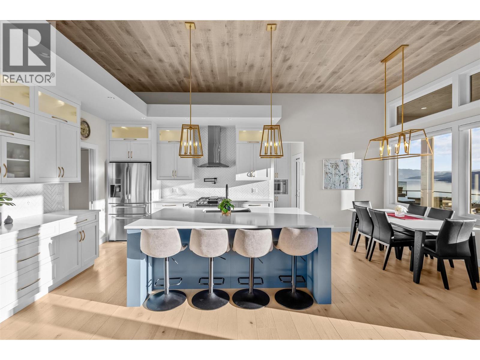 9438 Ledgestone Road, Lake Country