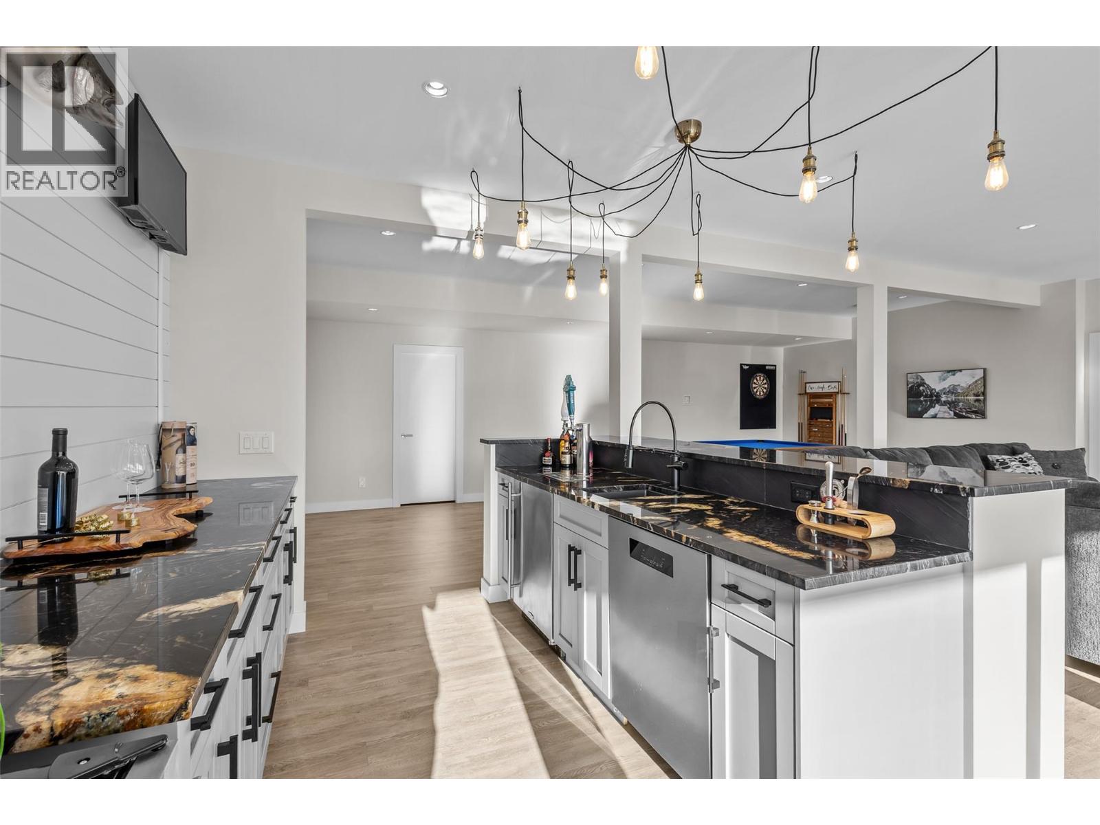9438 Ledgestone Road, Lake Country