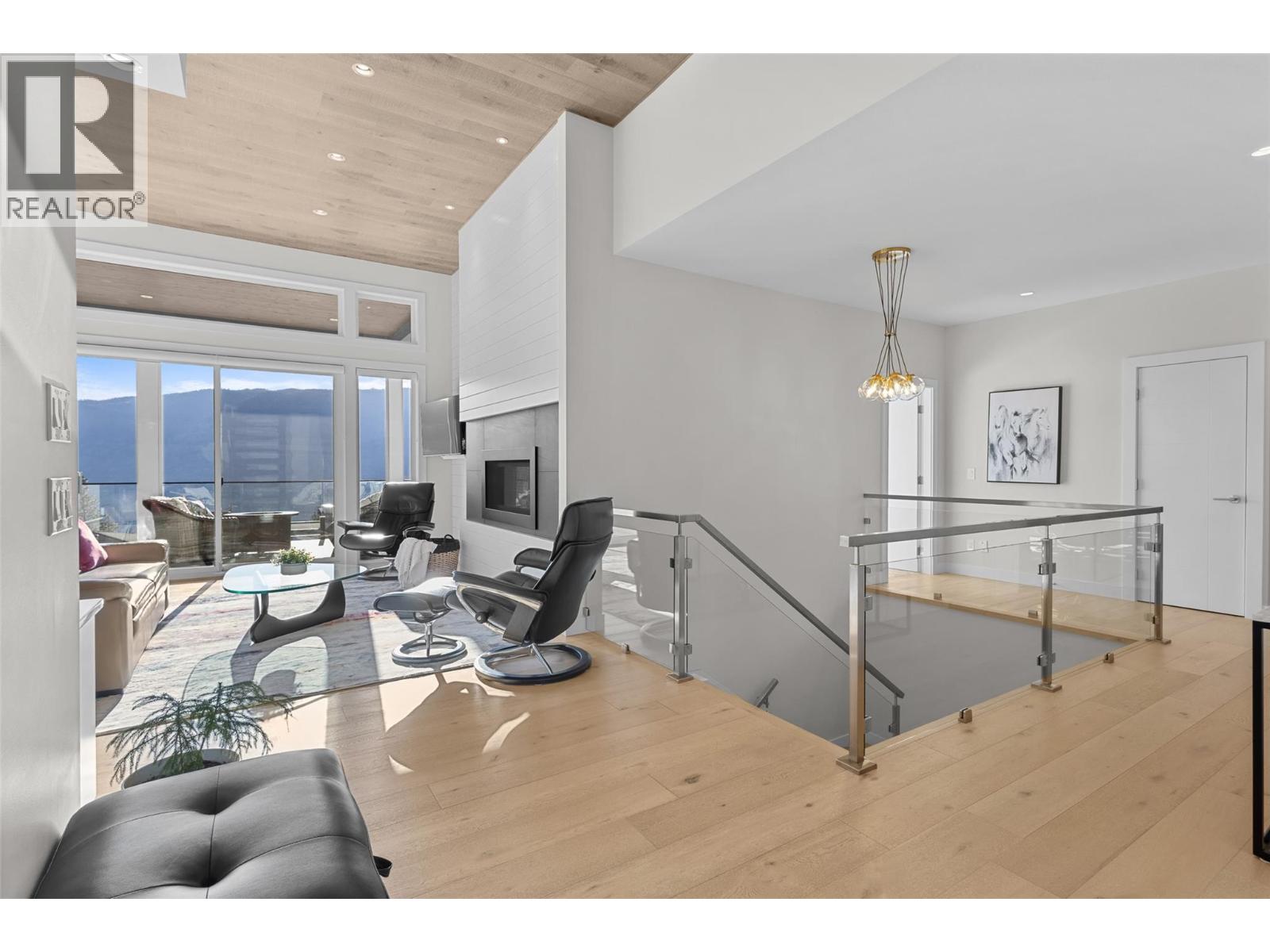 9438 Ledgestone Road, Lake Country