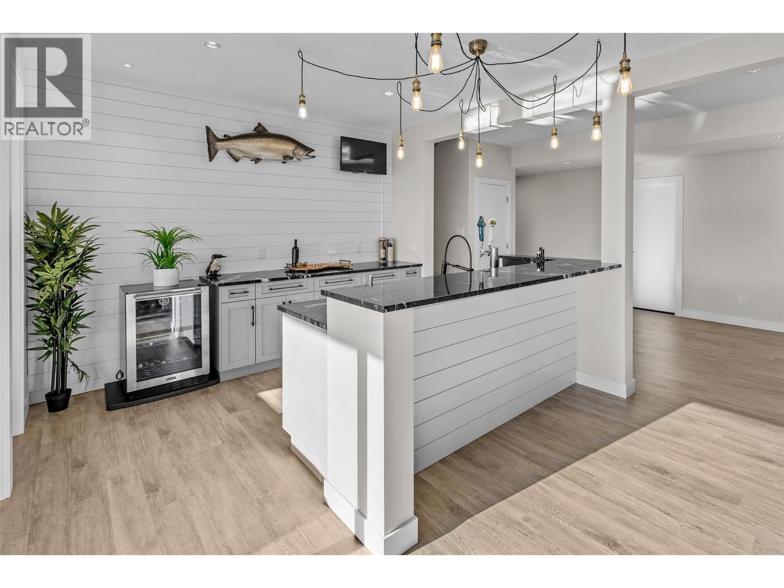 9438 Ledgestone Road, Lake Country