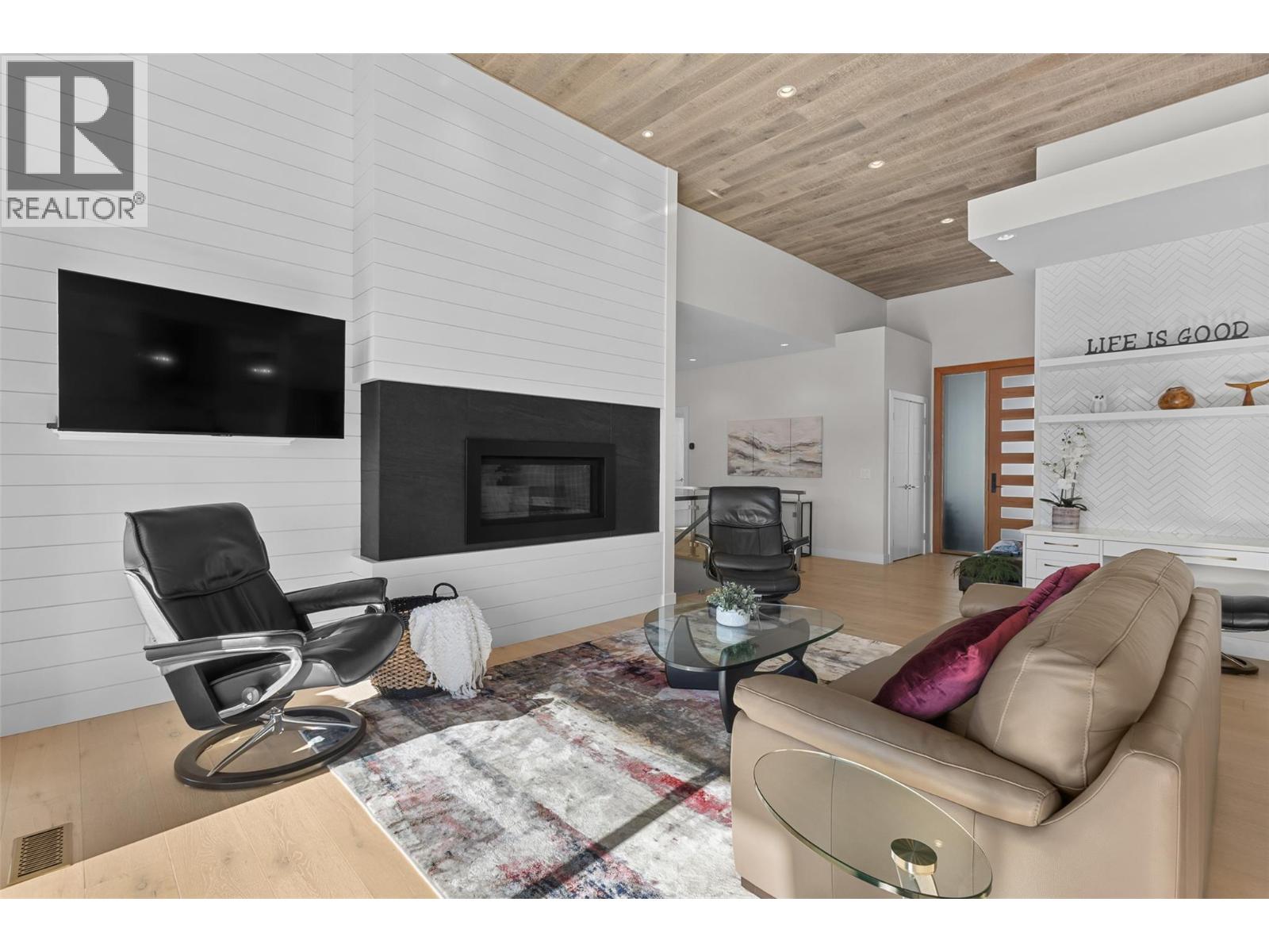 9438 Ledgestone Road, Lake Country