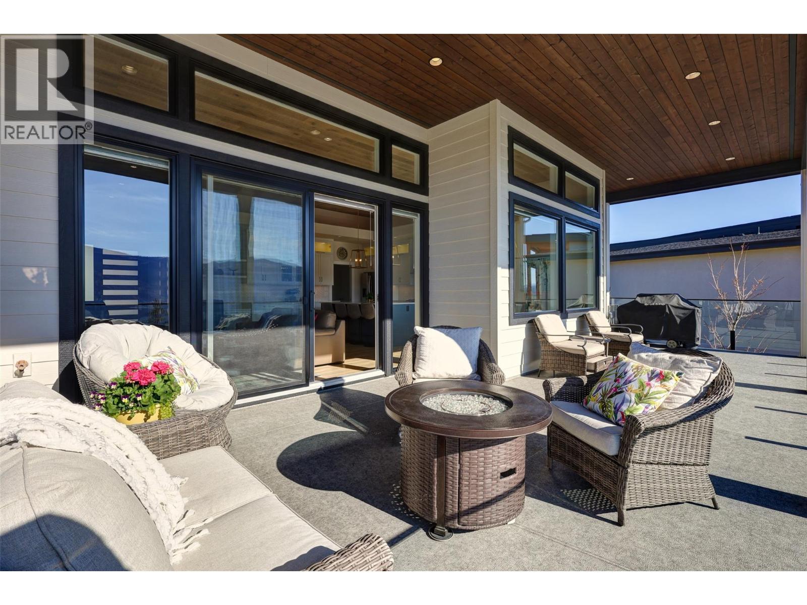 9438 Ledgestone Road, Lake Country