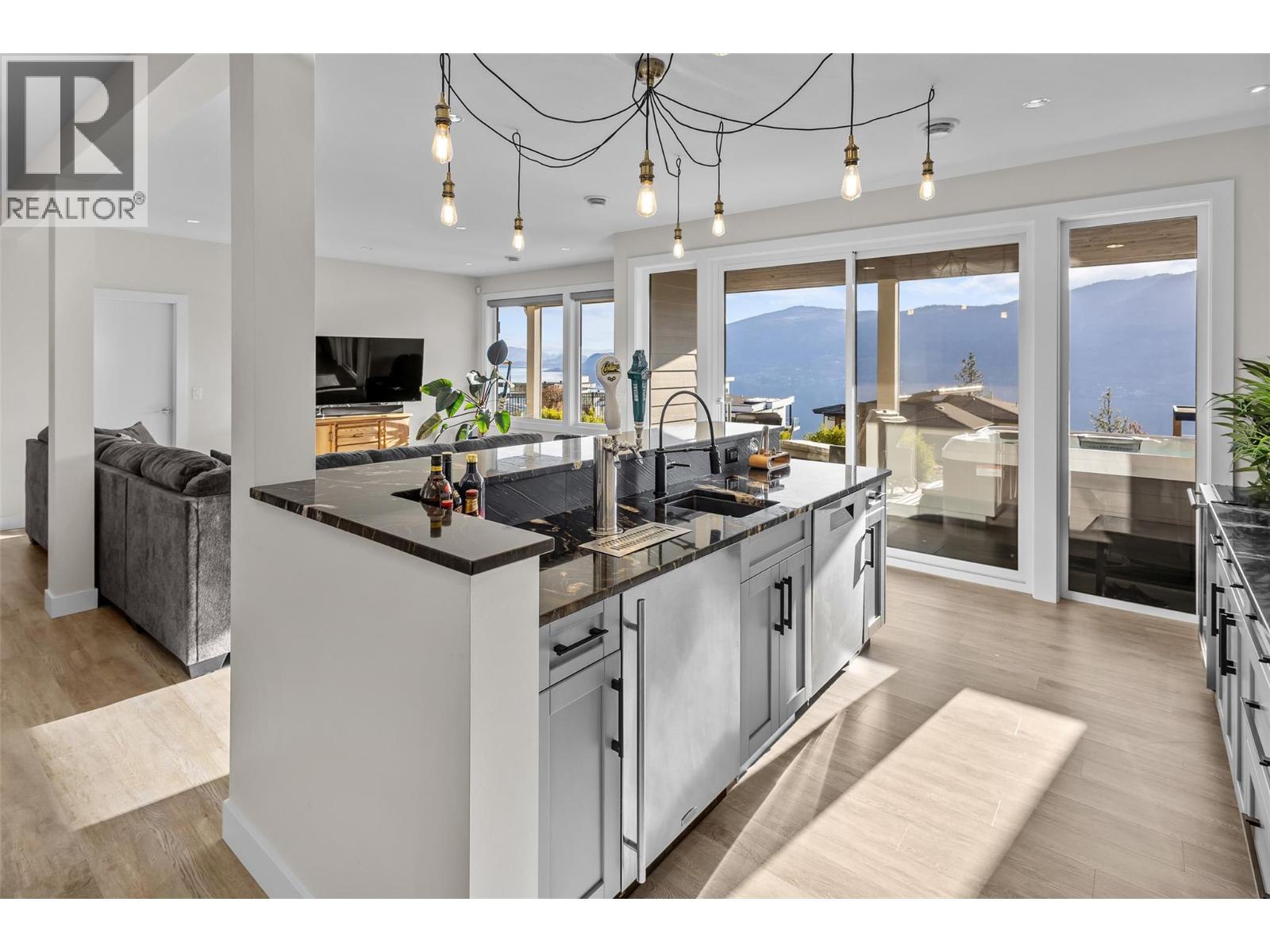 9438 Ledgestone Road, Lake Country