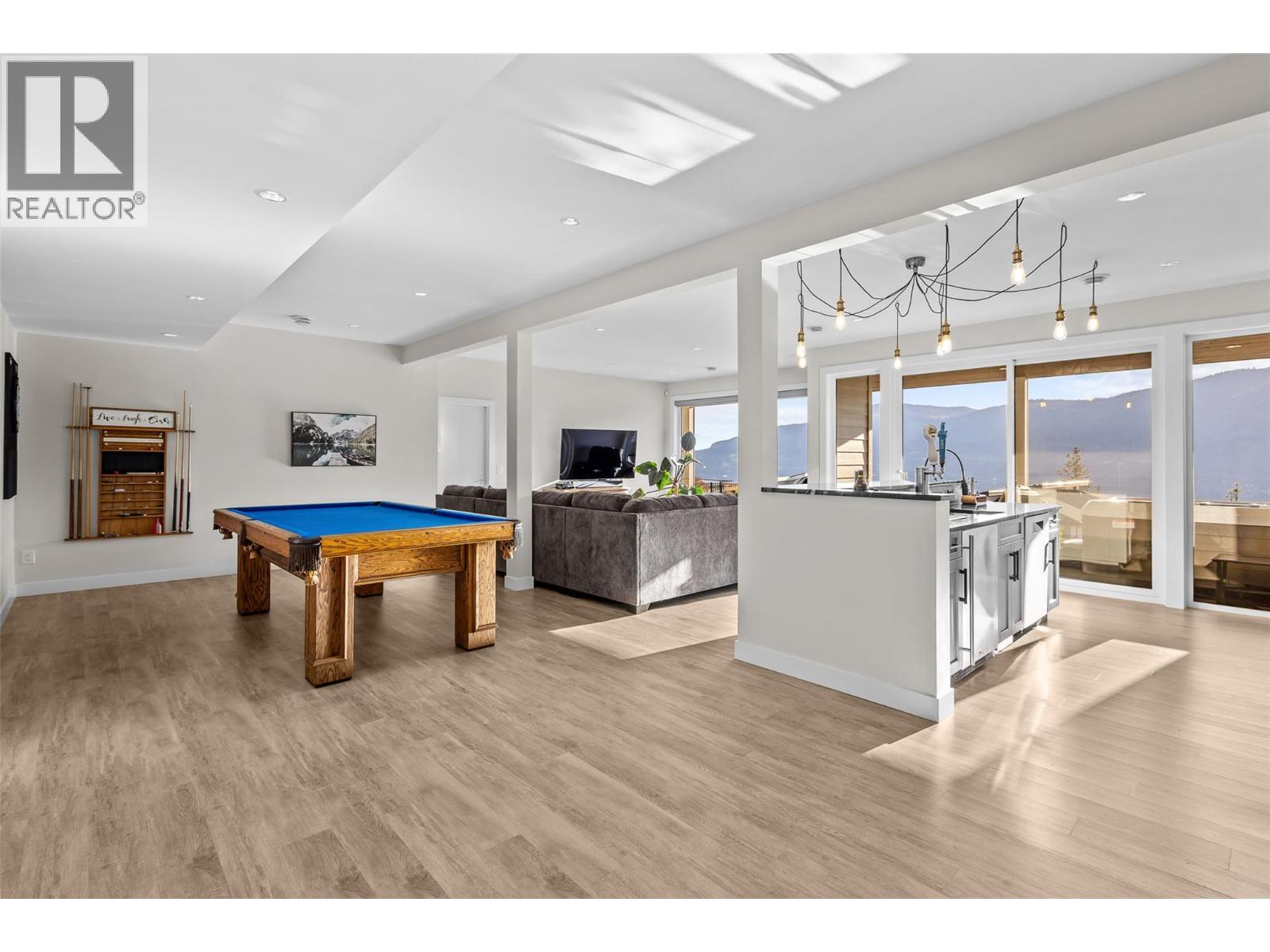9438 Ledgestone Road, Lake Country