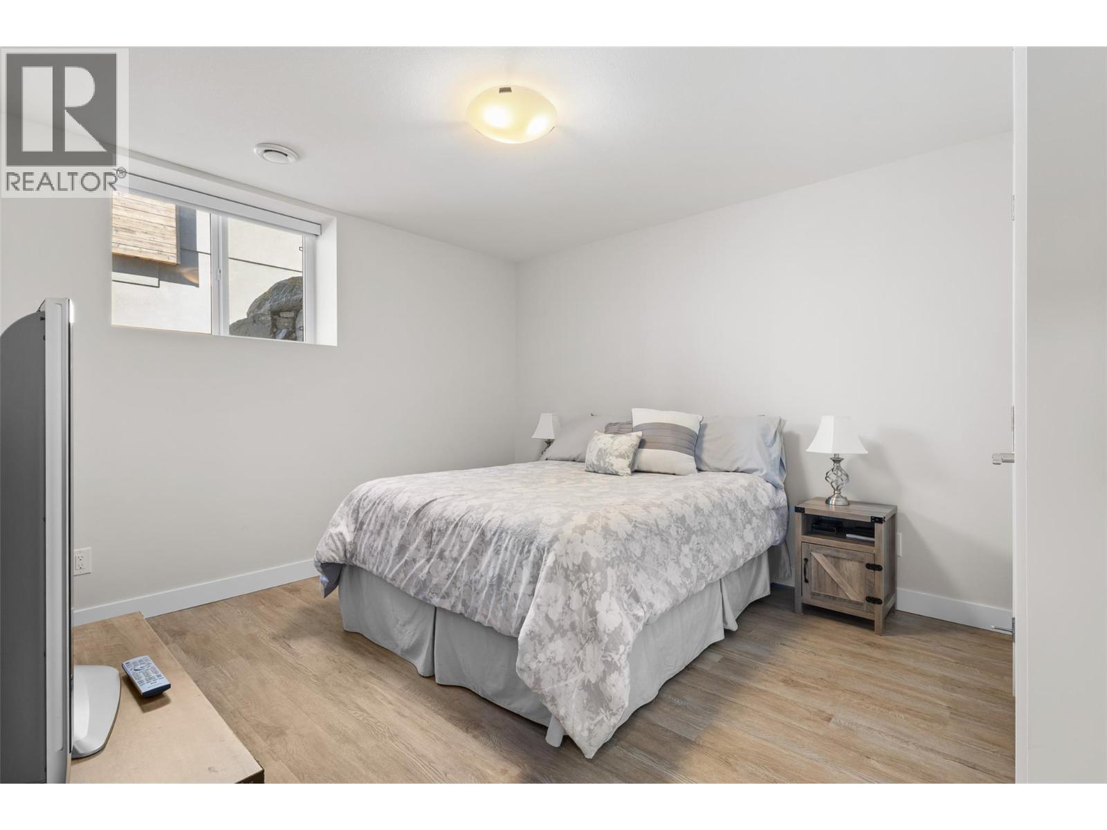 9438 Ledgestone Road, Lake Country