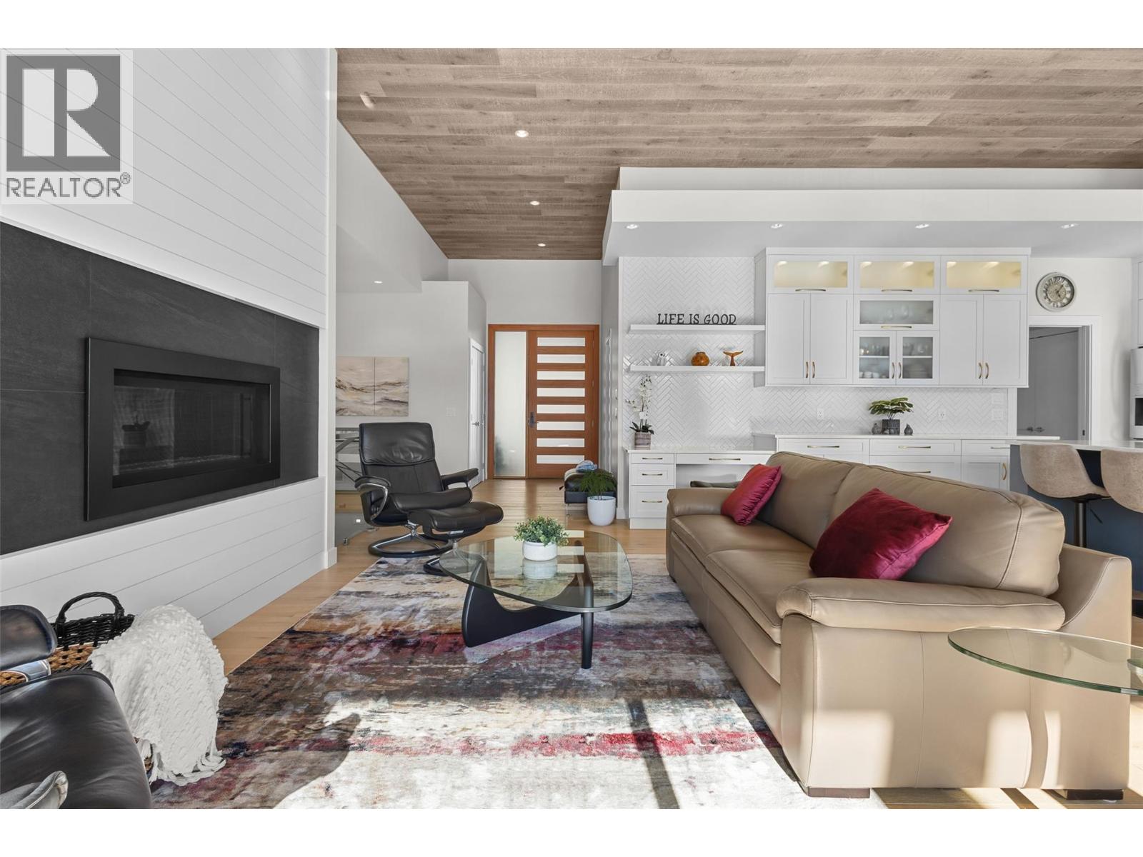 9438 Ledgestone Road, Lake Country