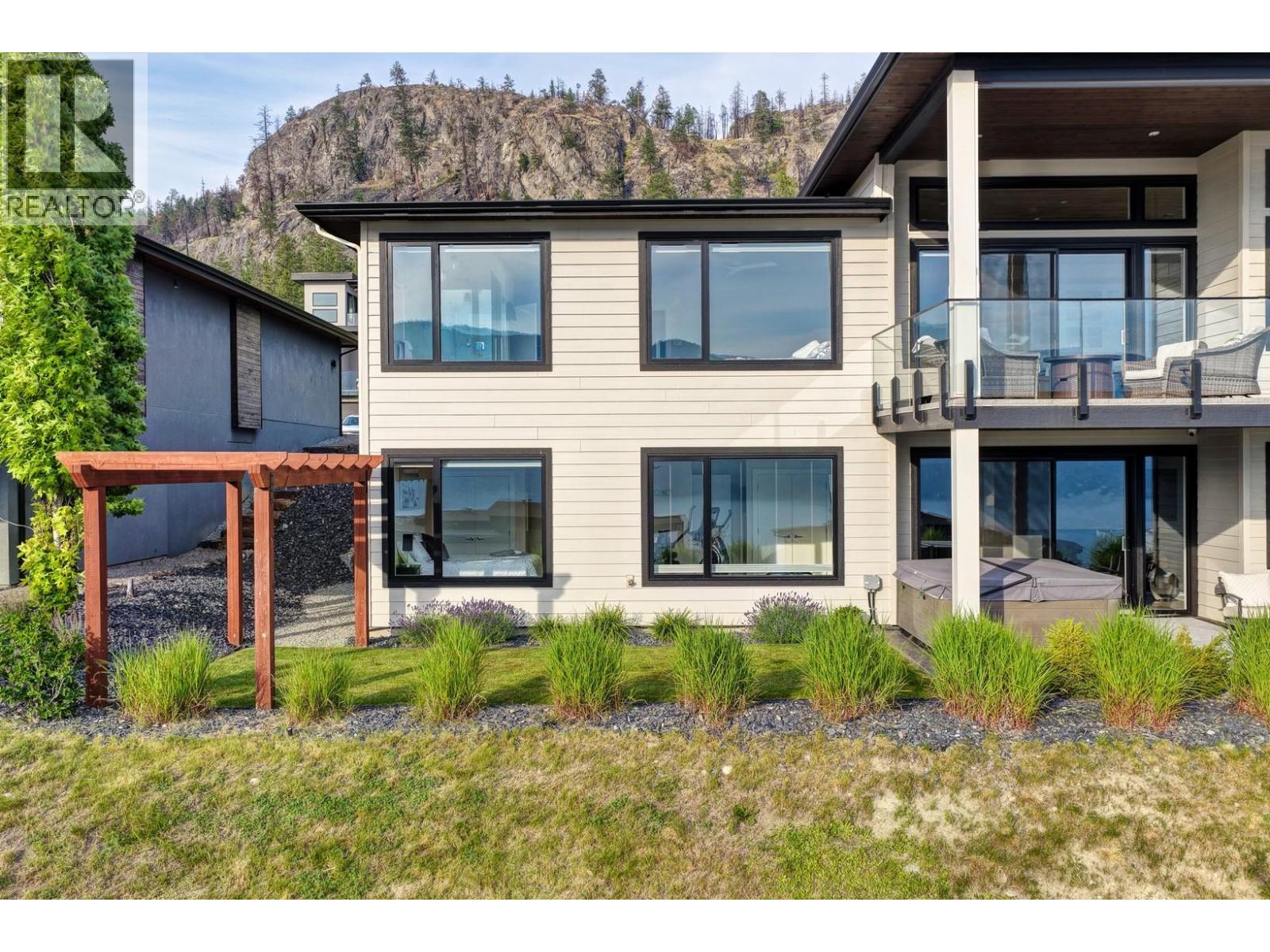 9438 Ledgestone Road, Lake Country