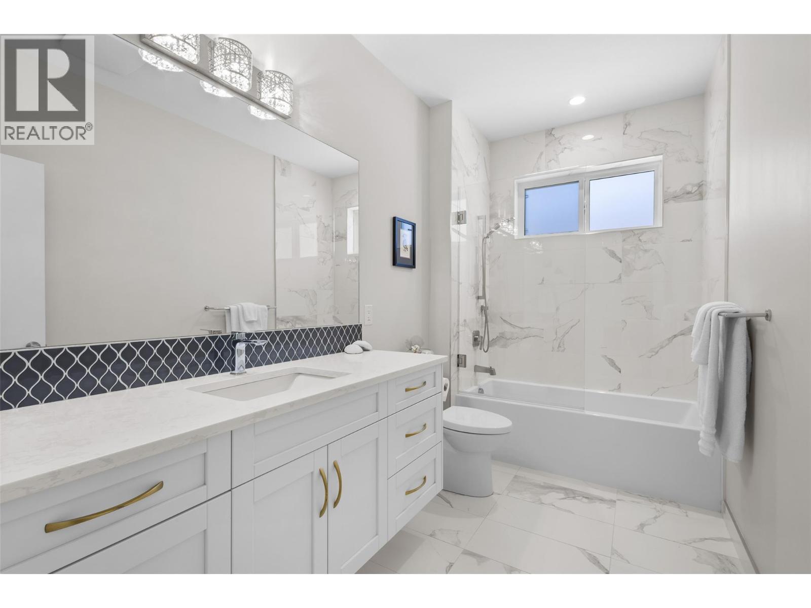 9438 Ledgestone Road, Lake Country