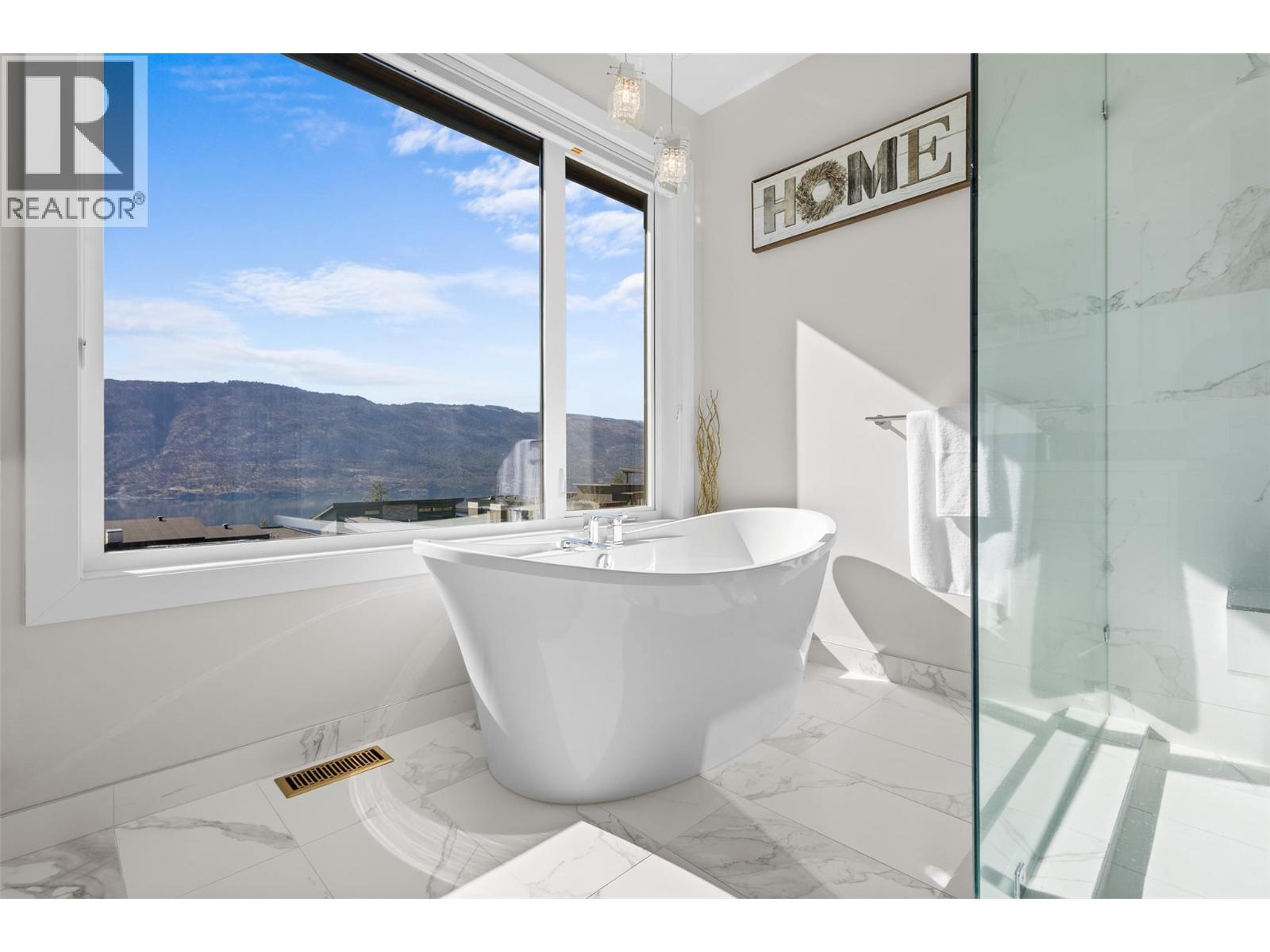 9438 Ledgestone Road, Lake Country