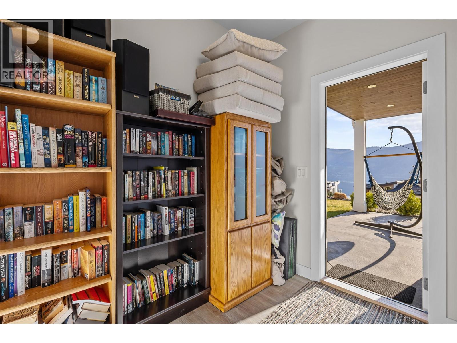 9438 Ledgestone Road, Lake Country