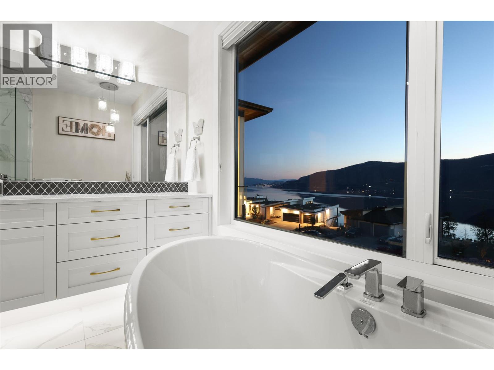 9438 Ledgestone Road, Lake Country