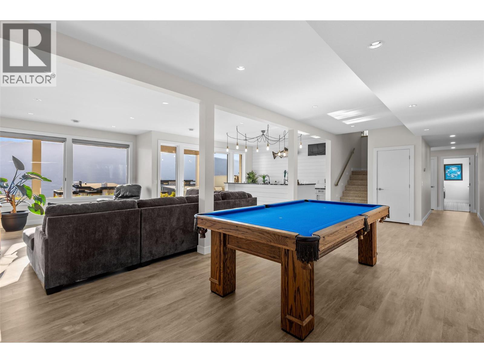 9438 Ledgestone Road, Lake Country