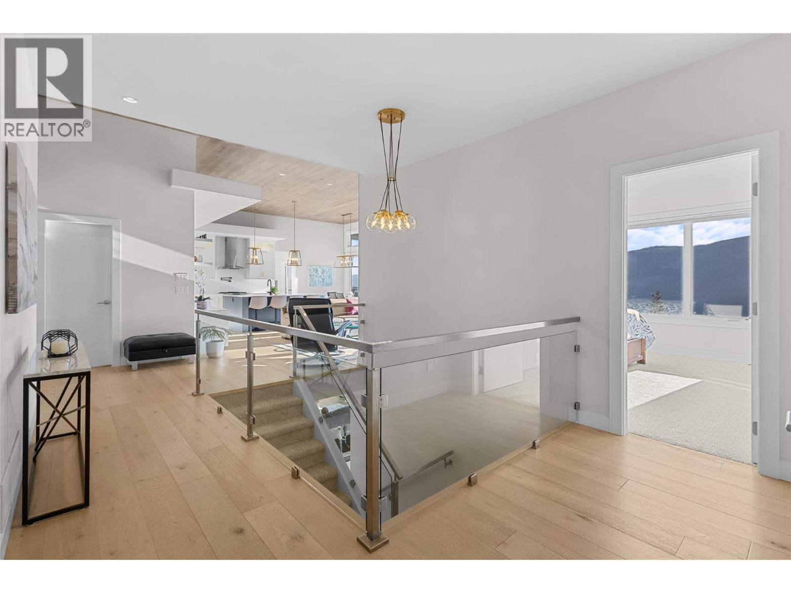 9438 Ledgestone Road, Lake Country