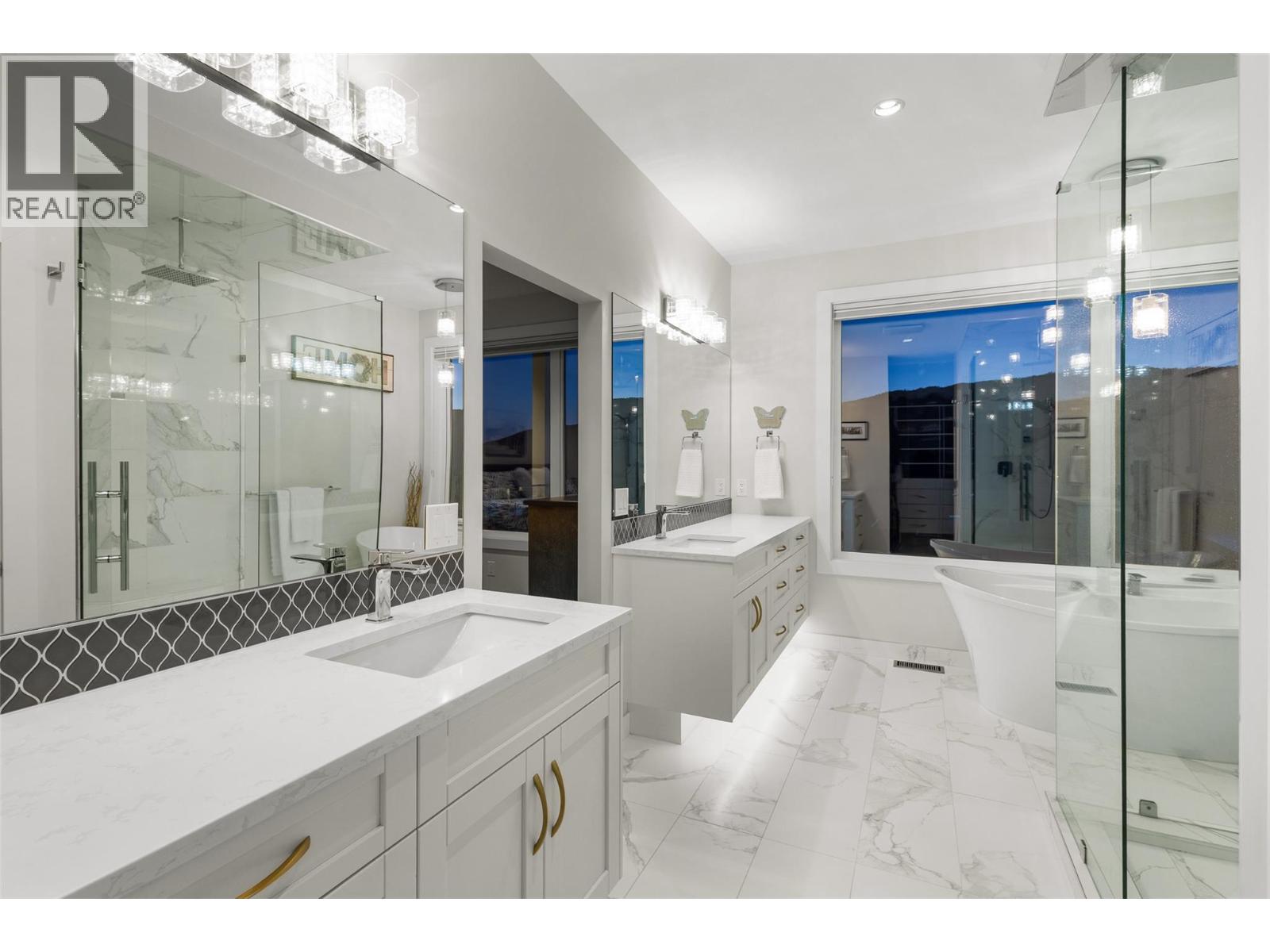 9438 Ledgestone Road, Lake Country