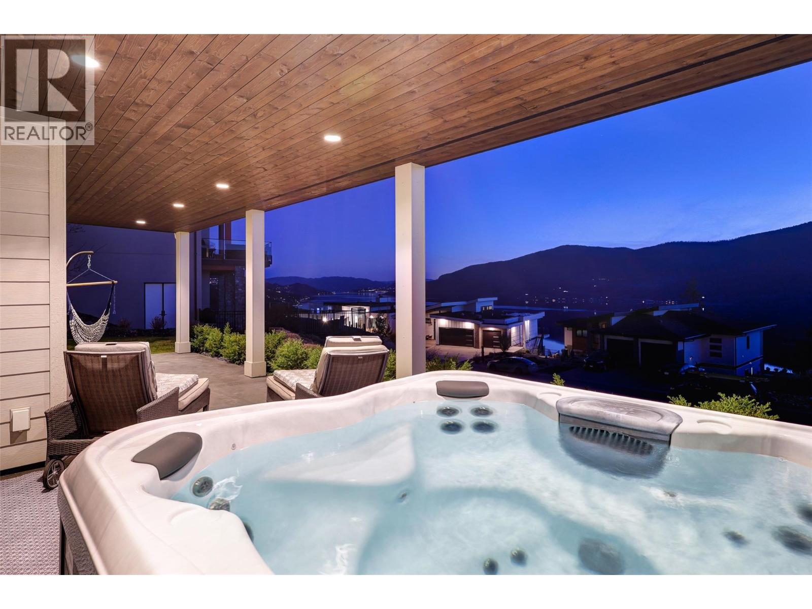 9438 Ledgestone Road, Lake Country