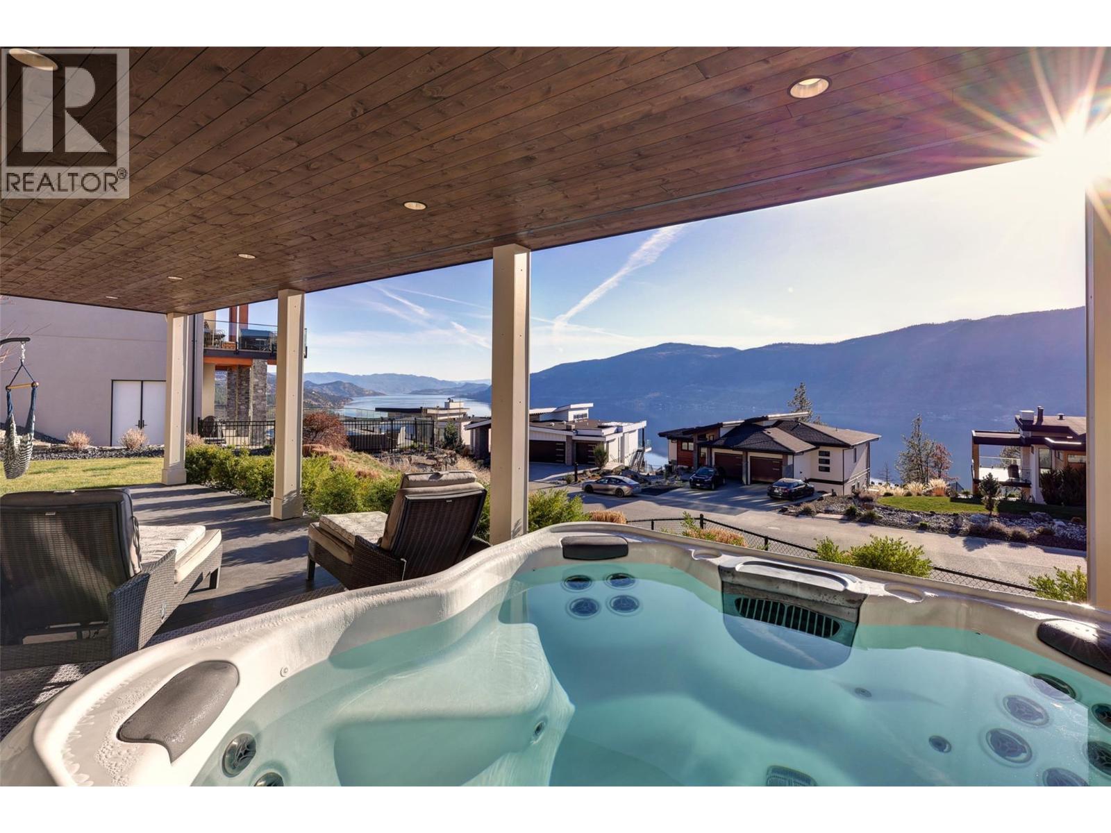 9438 Ledgestone Road, Lake Country
