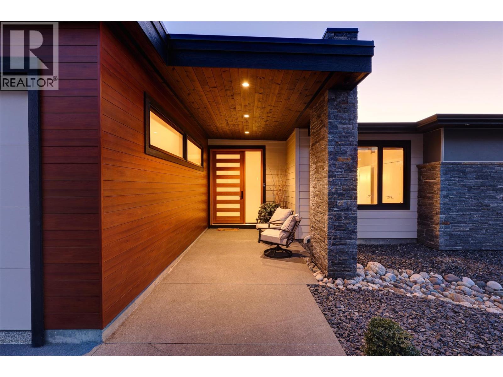 9438 Ledgestone Road, Lake Country