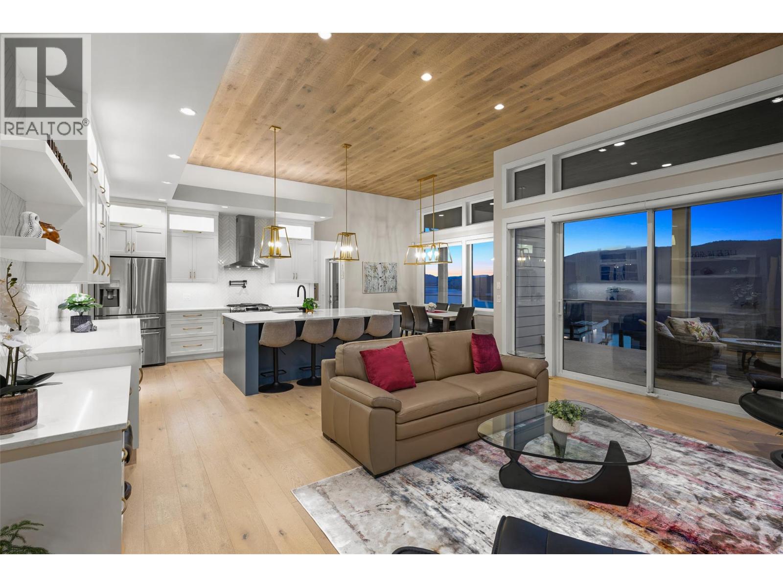 9438 Ledgestone Road, Lake Country