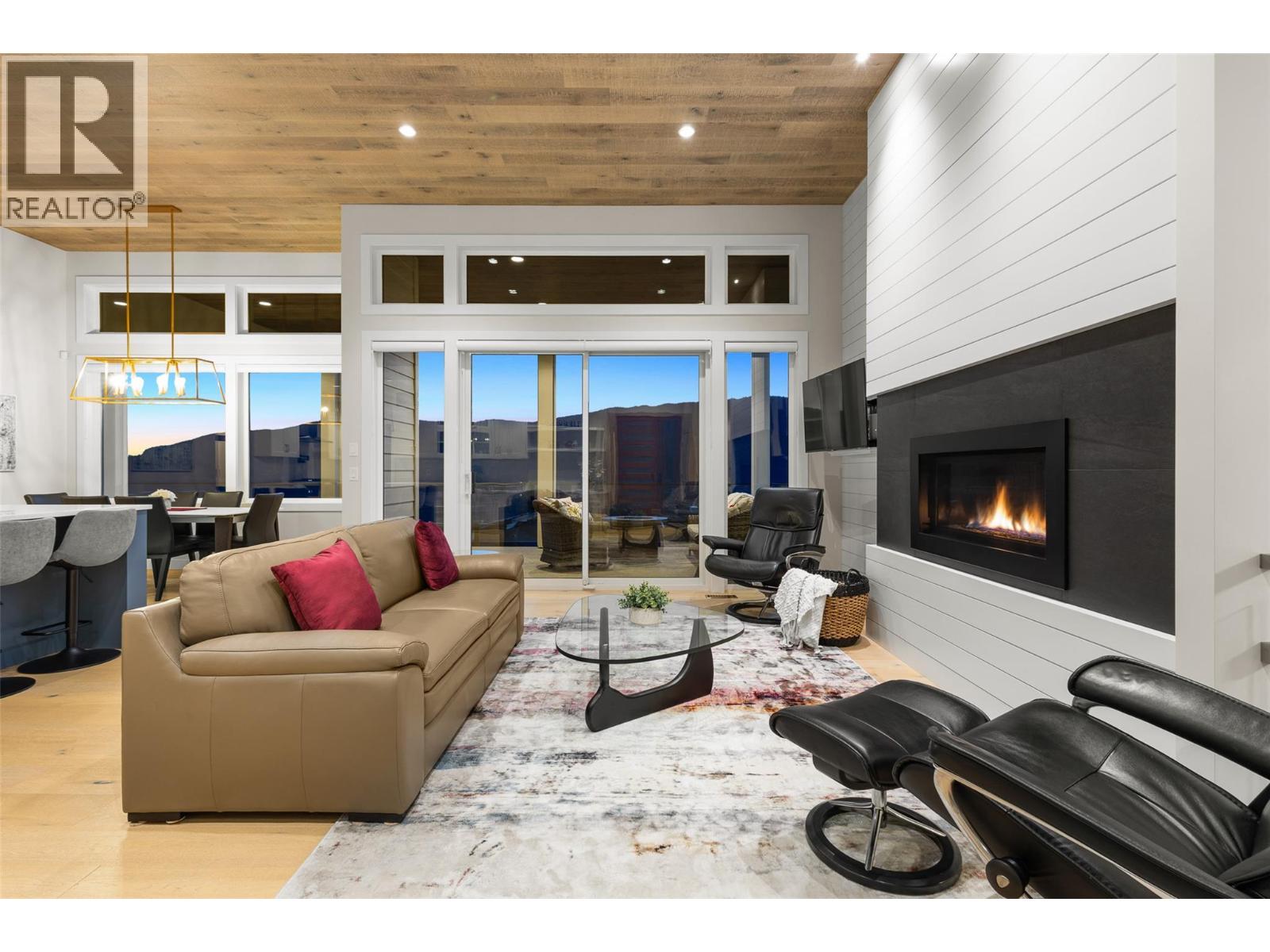9438 Ledgestone Road, Lake Country
