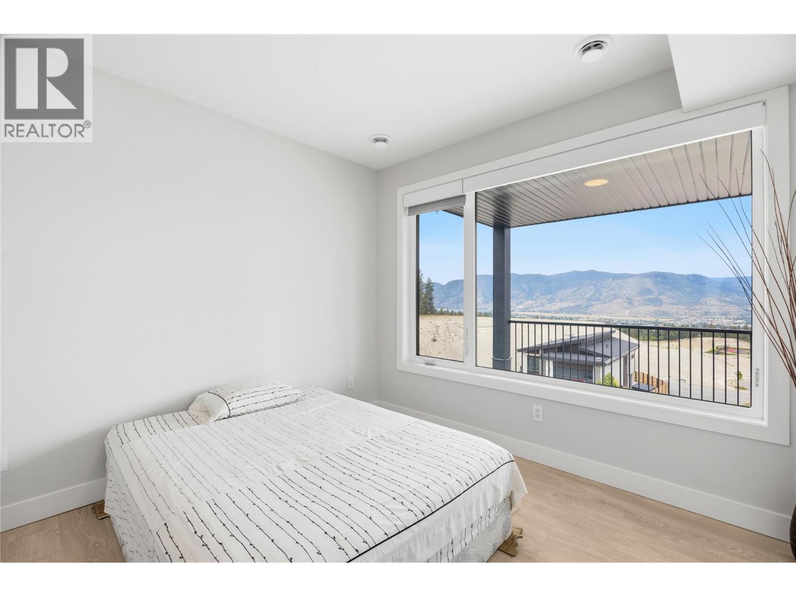 1164 ELK Street, Penticton