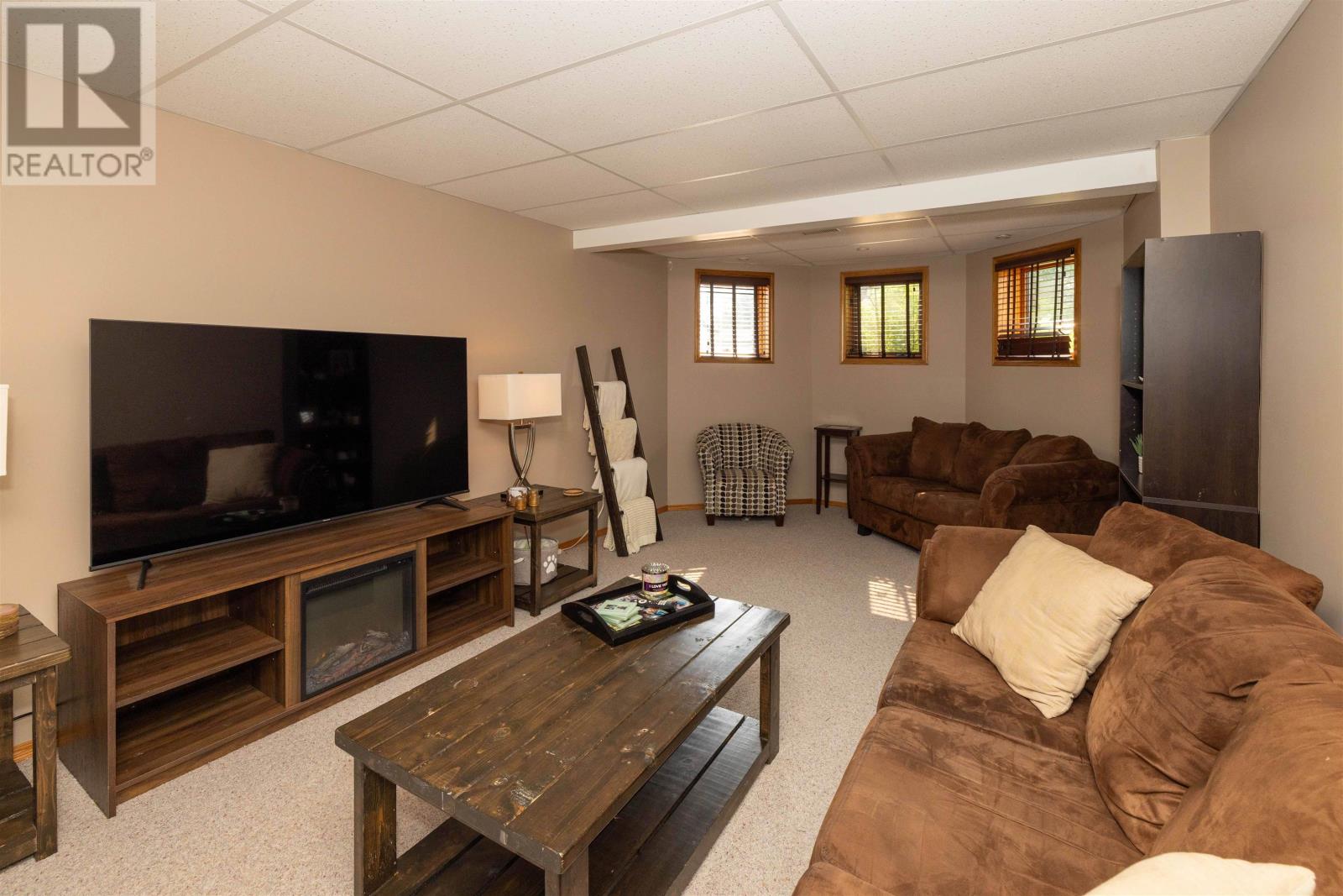 2446 Caspian ST - 16