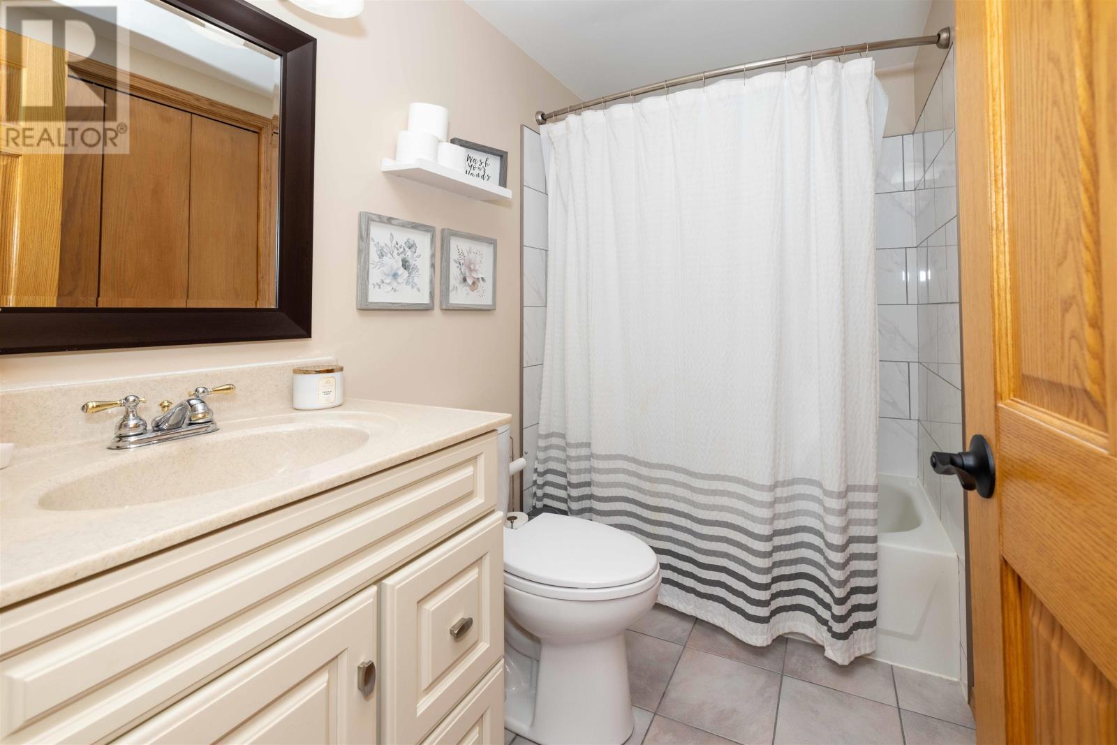 2446 Caspian ST - 21