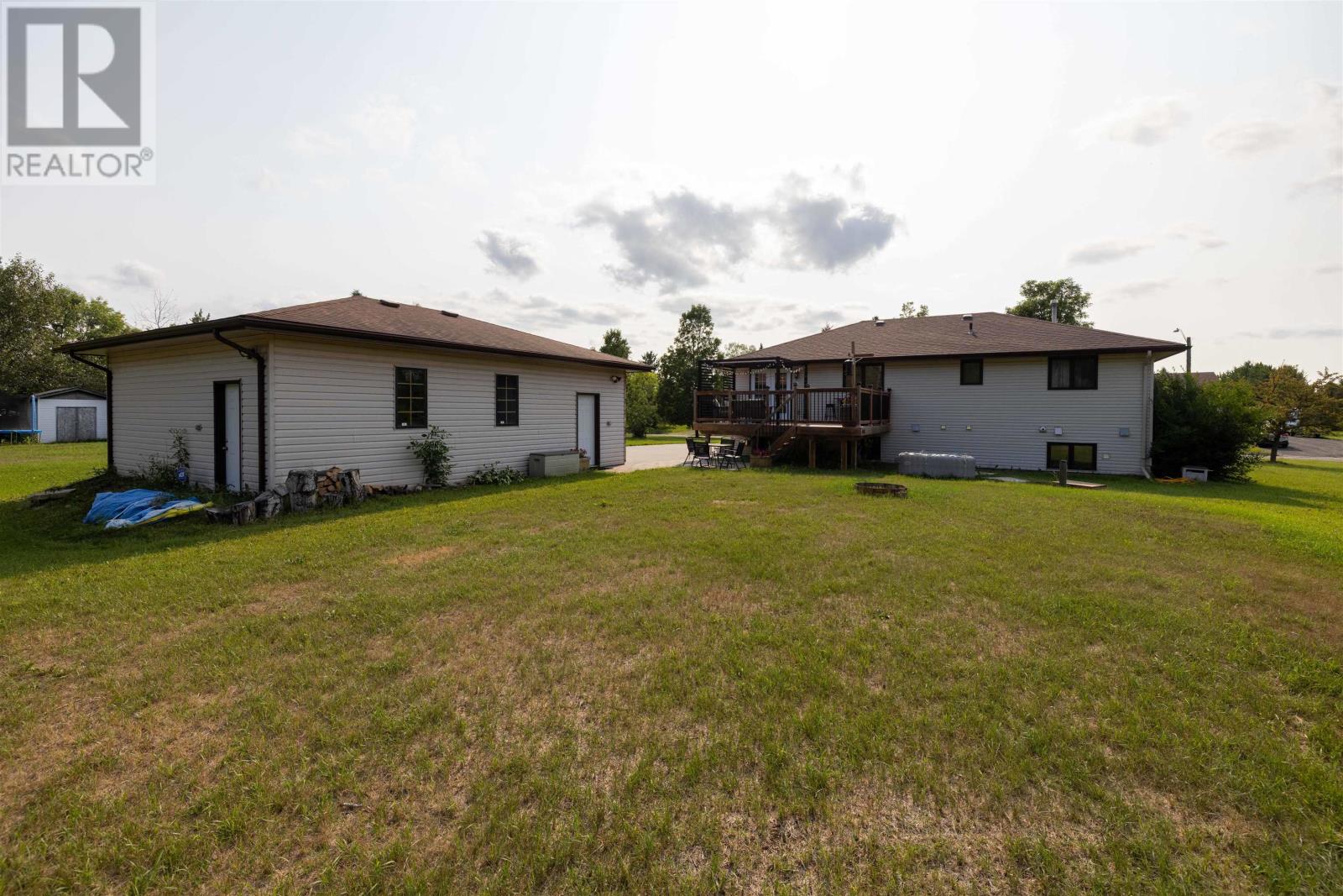 2446 Caspian ST - 27